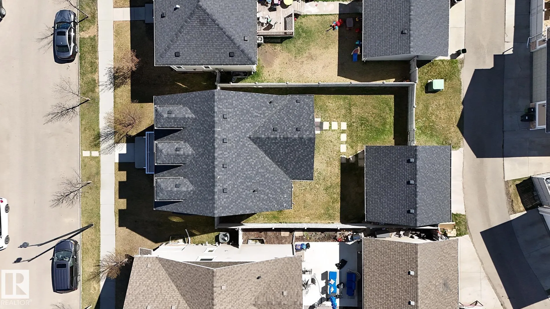 711 DECOTEAU Way