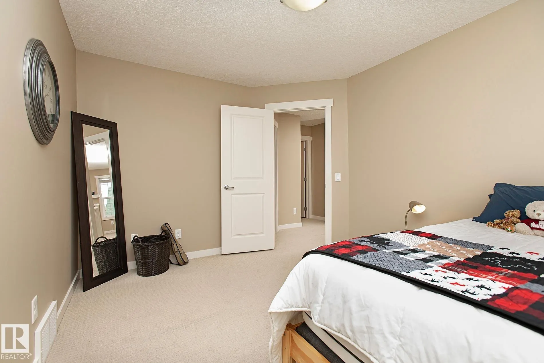 711 DECOTEAU Way
