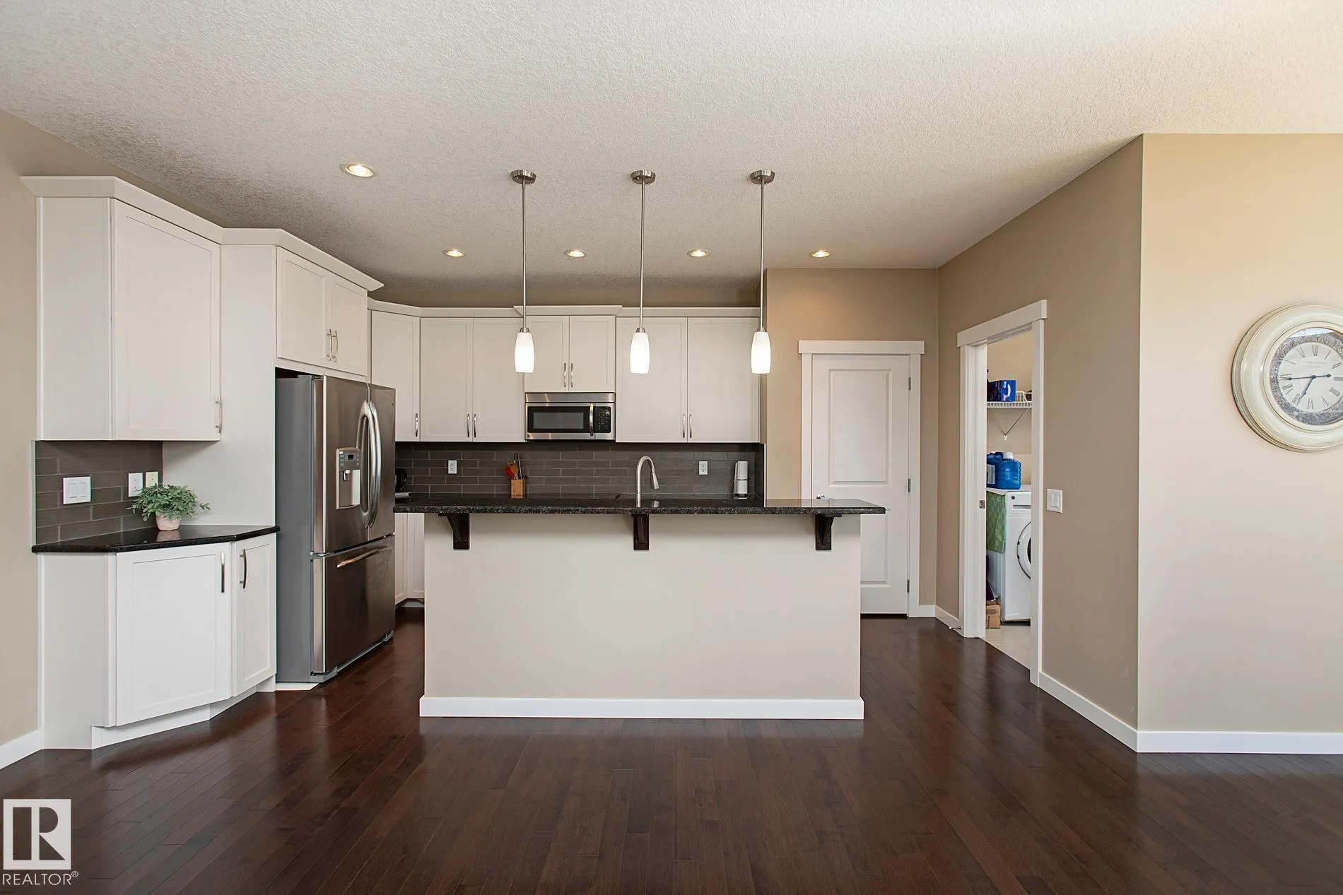711 DECOTEAU Way