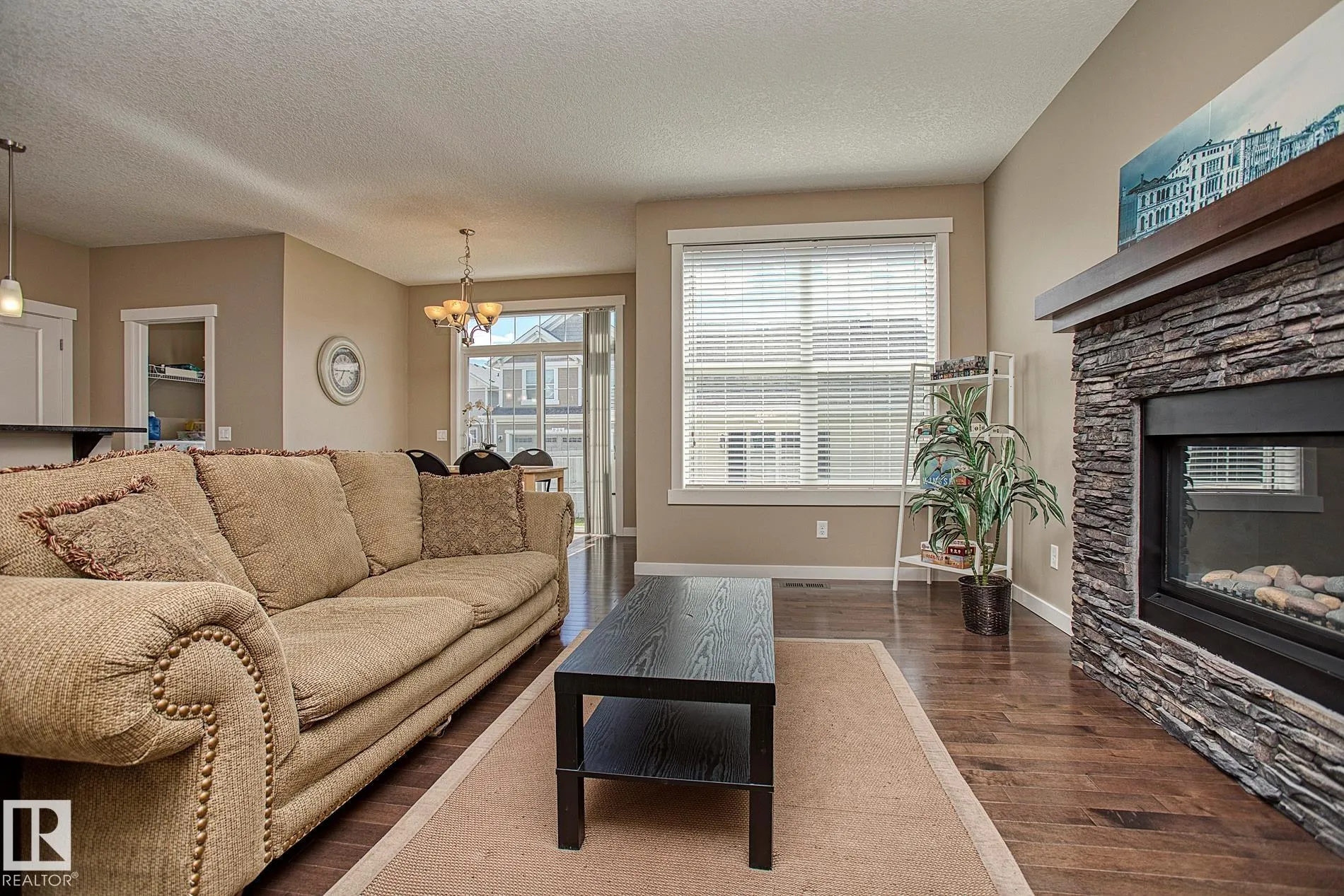 711 DECOTEAU Way