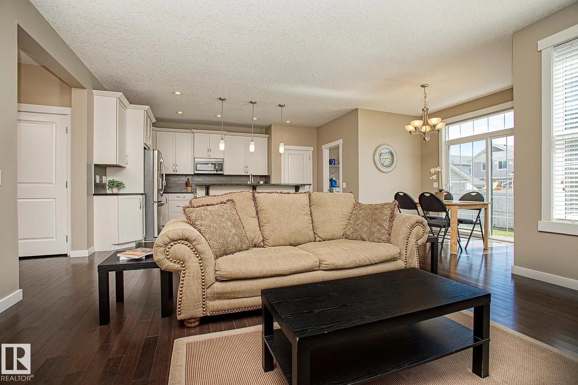 711 DECOTEAU Way