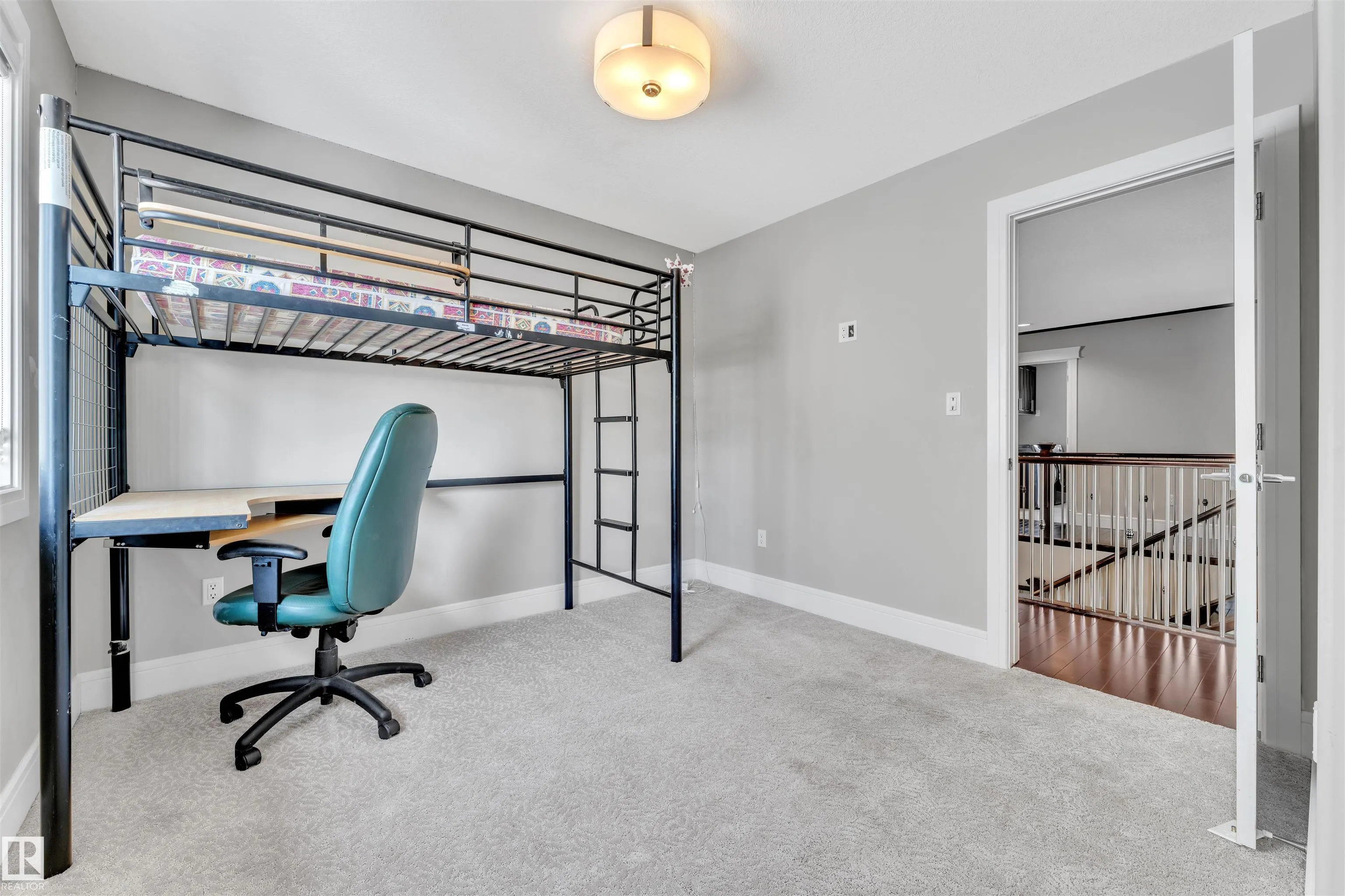 3948 CLAXTON Loop