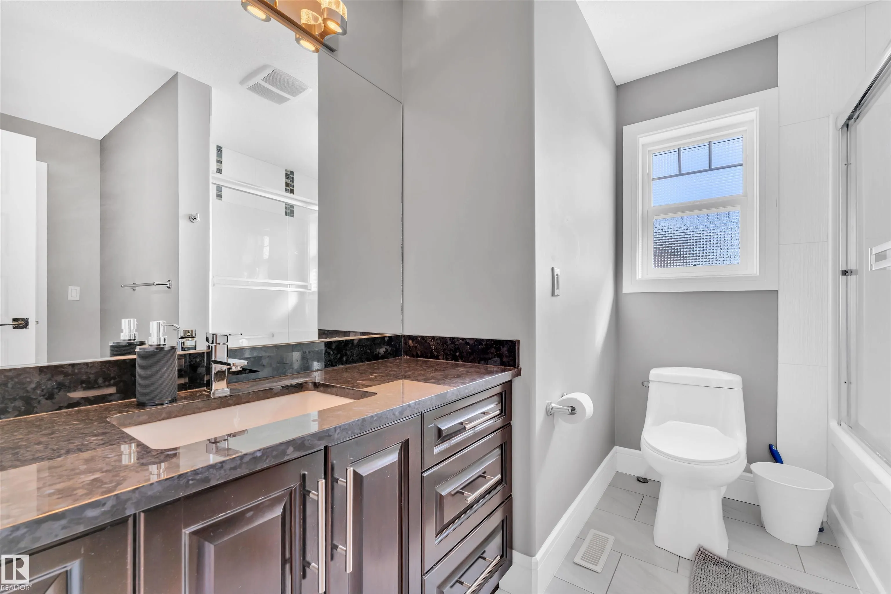 3948 CLAXTON Loop