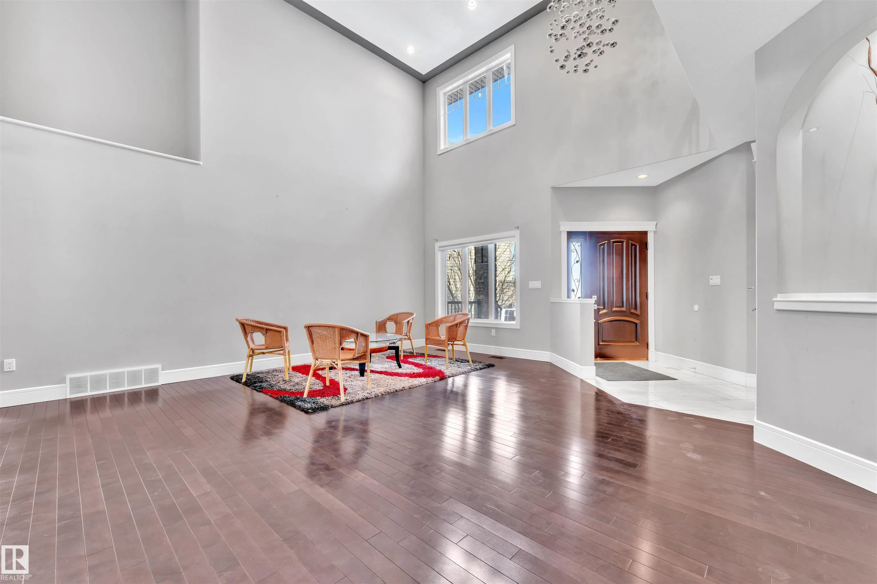 3948 CLAXTON Loop