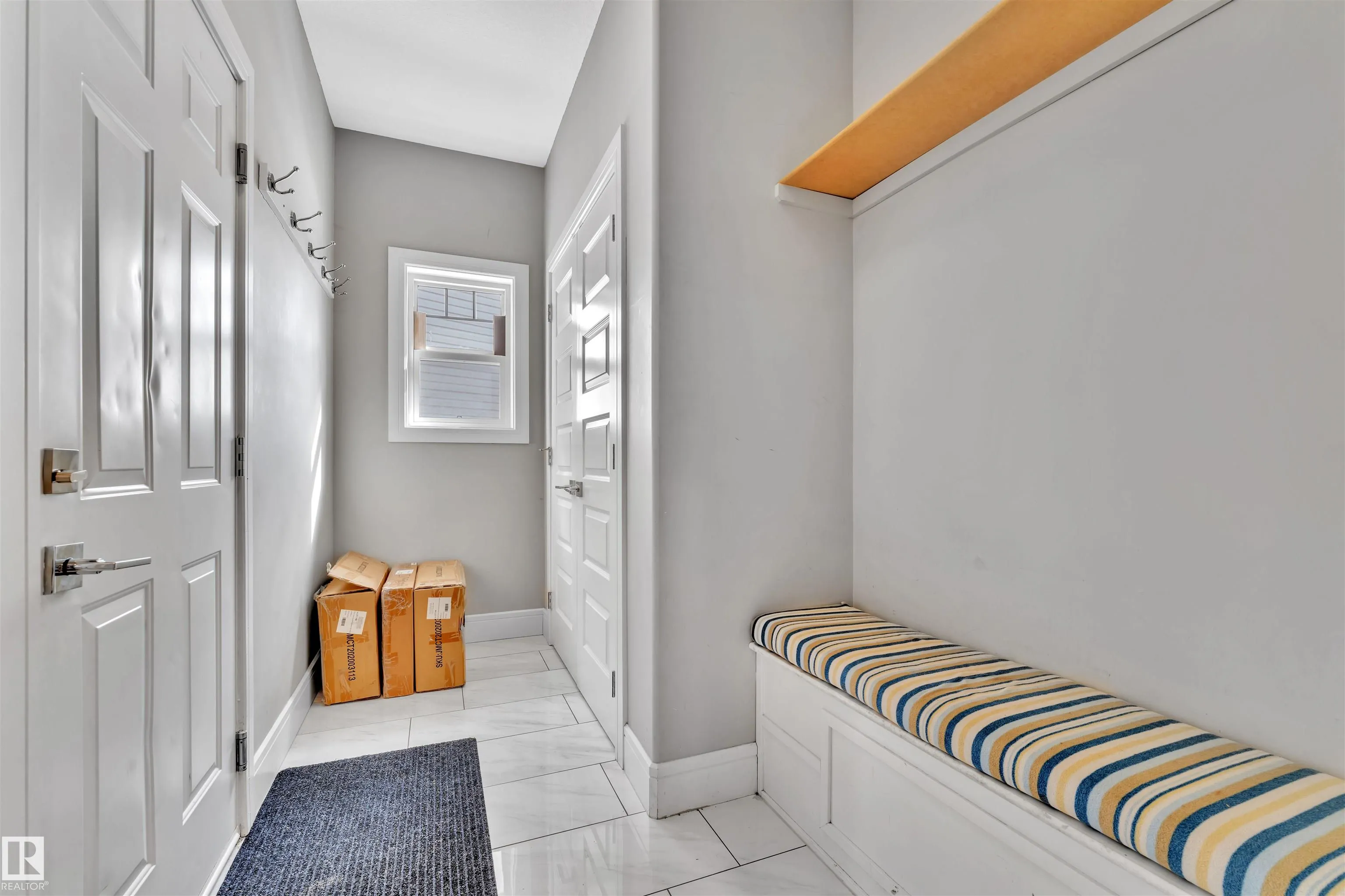 3948 CLAXTON Loop