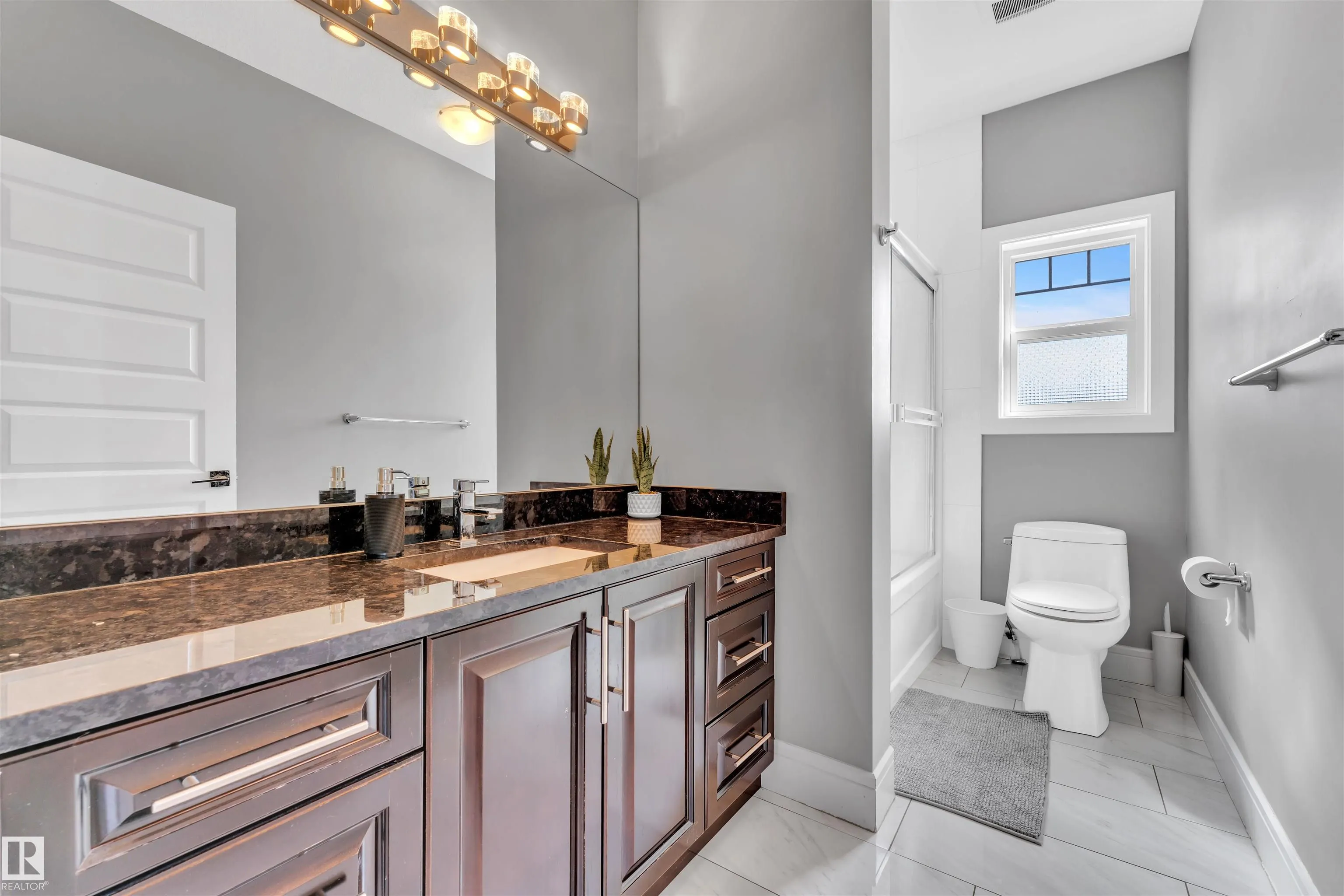 3948 CLAXTON Loop