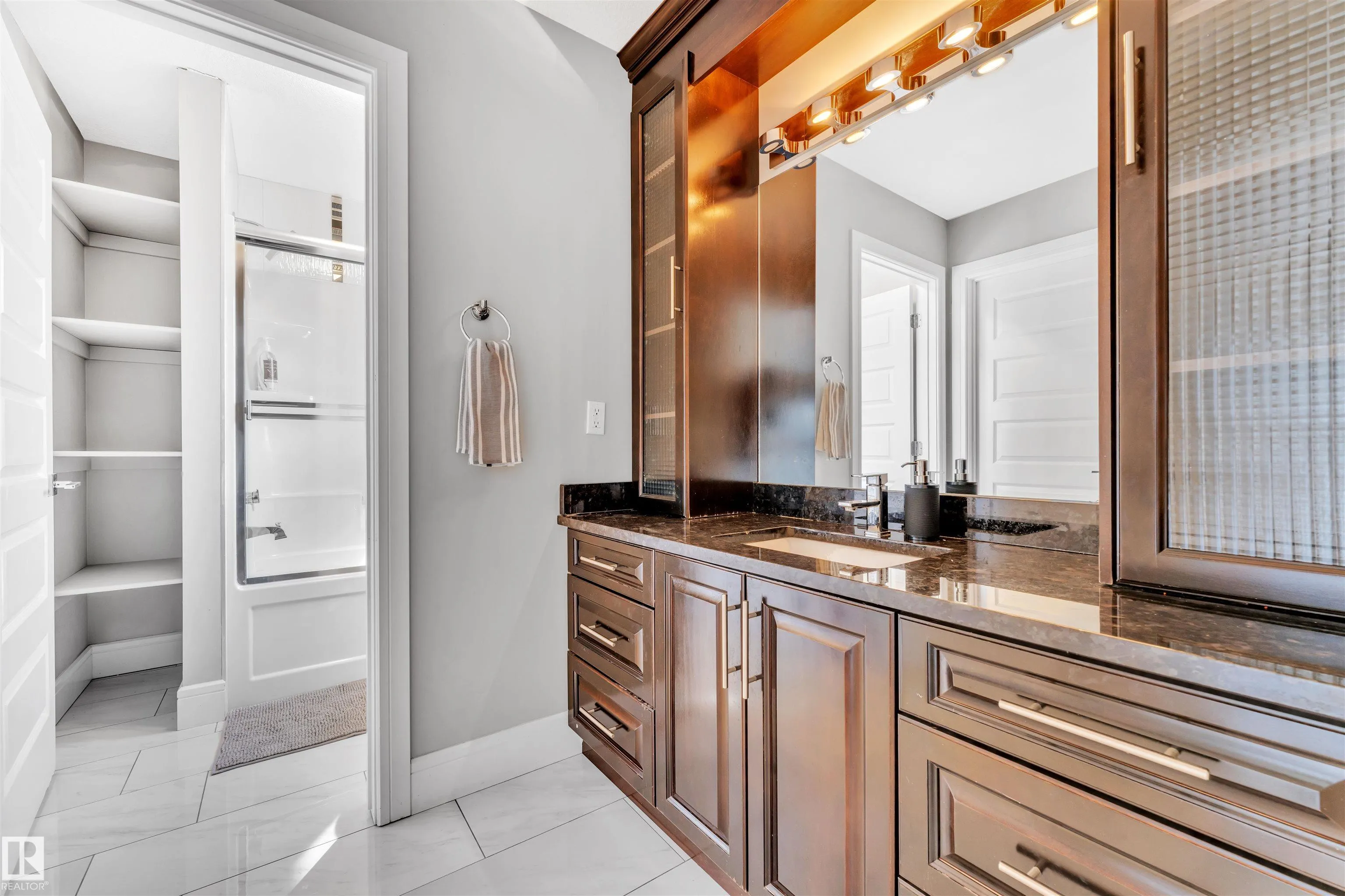 3948 CLAXTON Loop