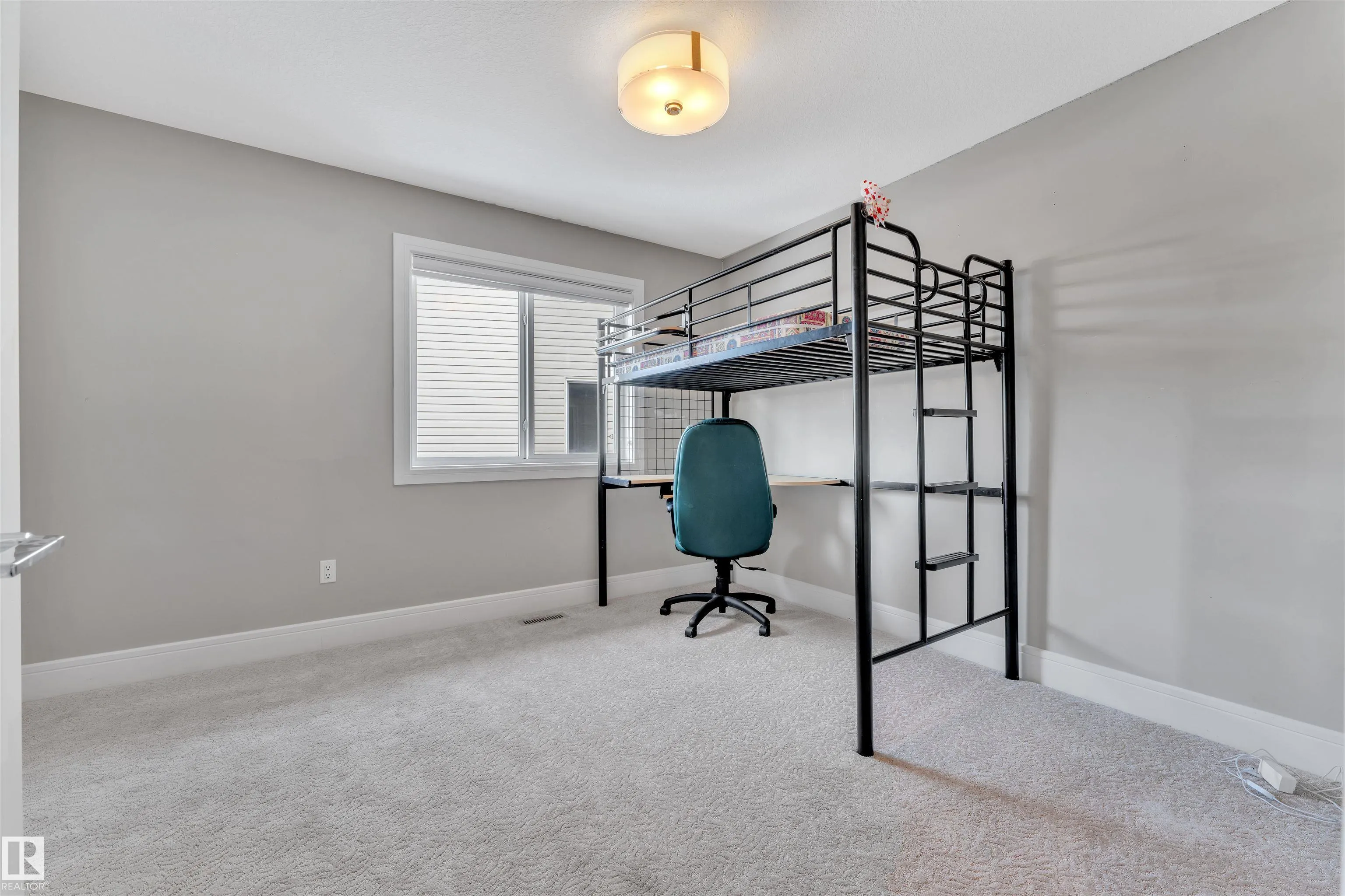 3948 CLAXTON Loop