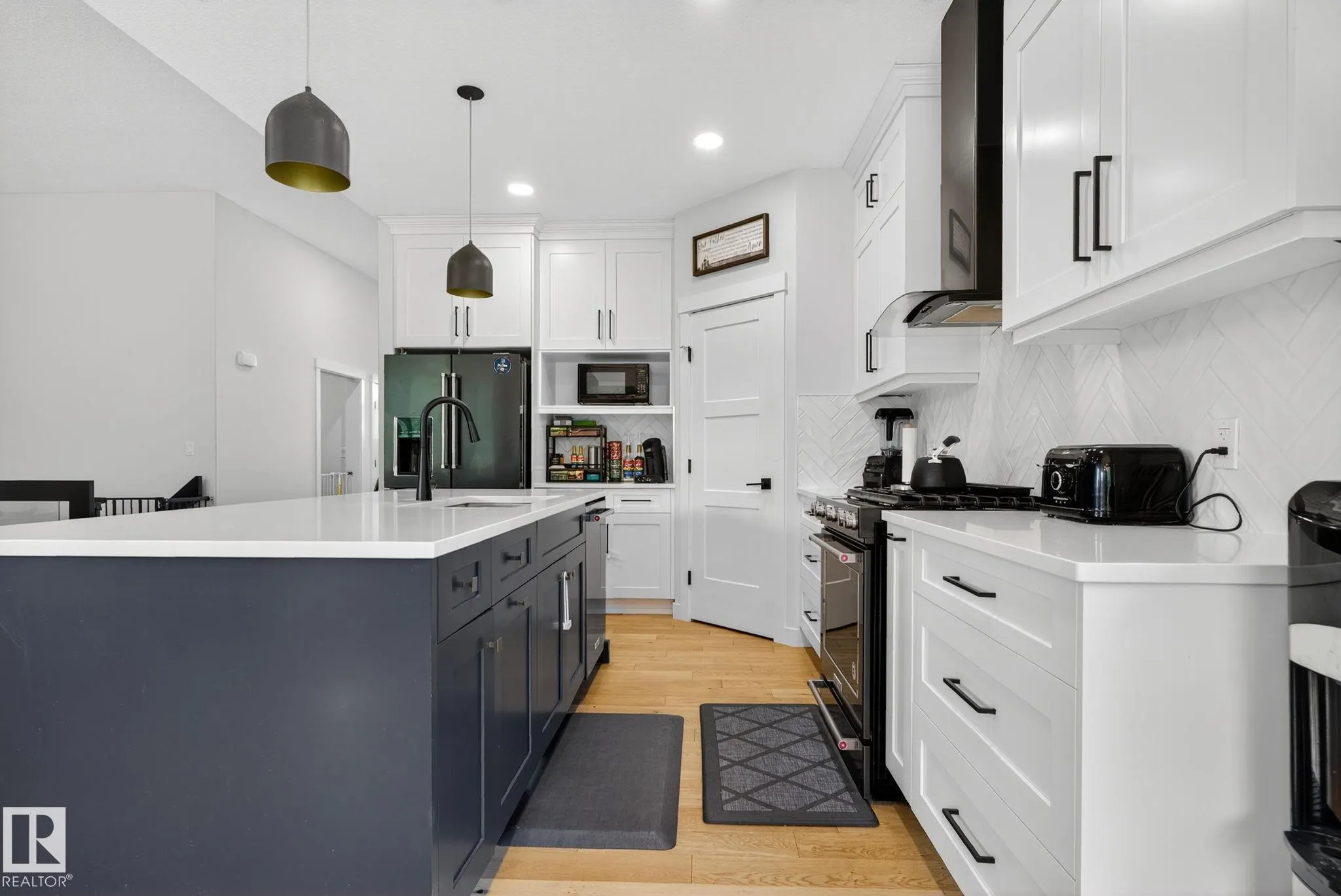 2027 JUNIPER Lane