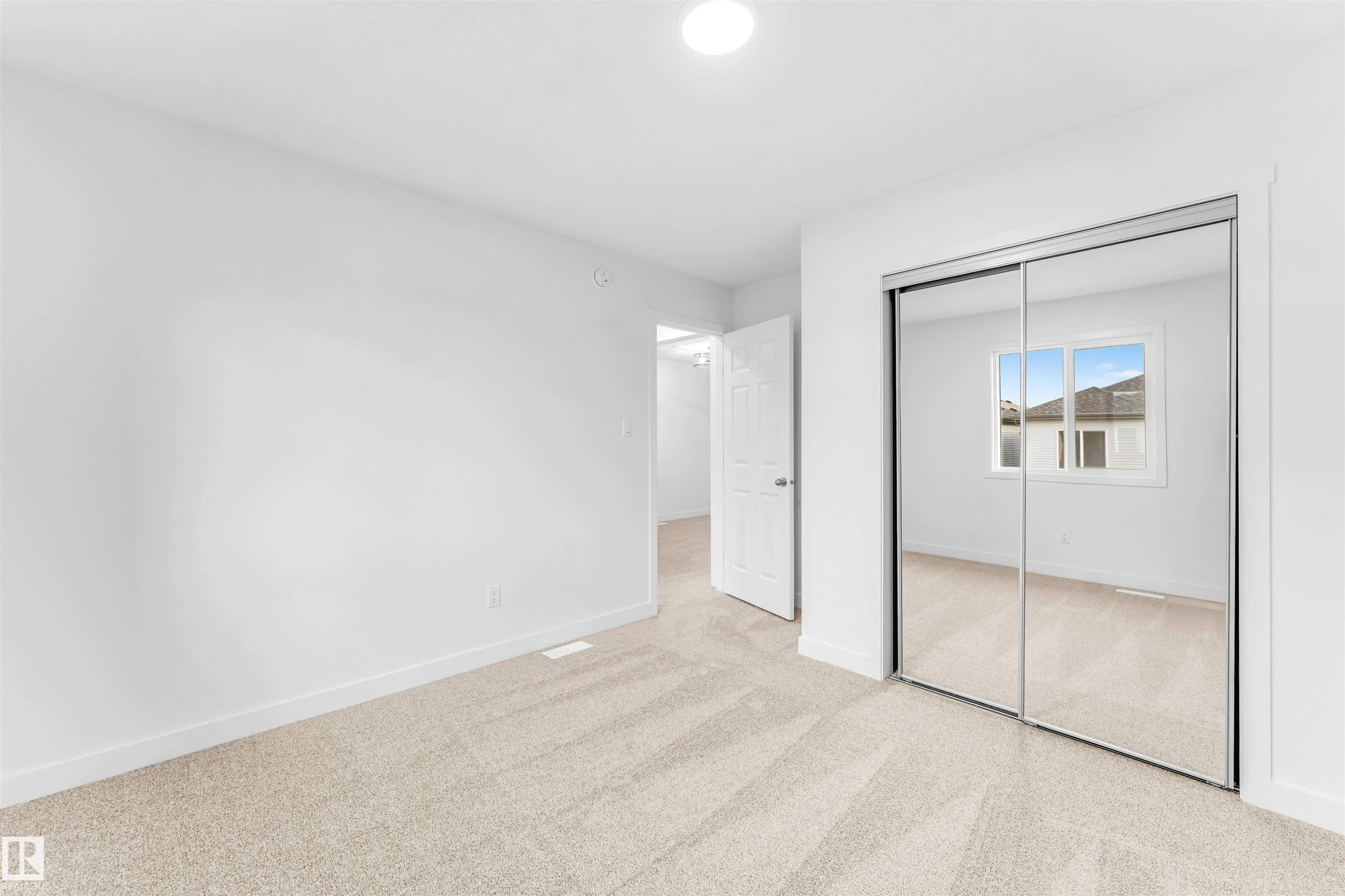 1216 13 Ave