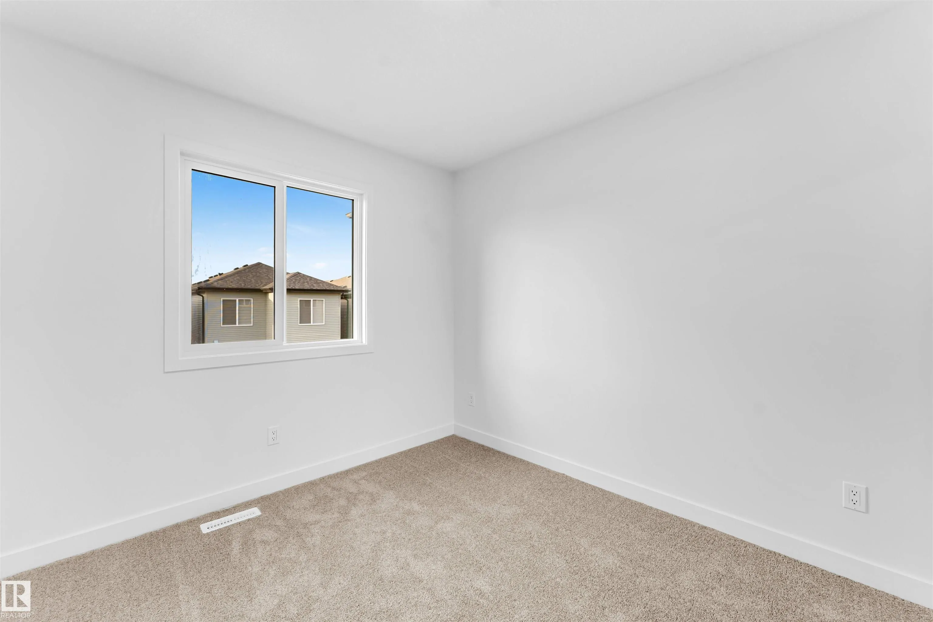 1216 13 Ave