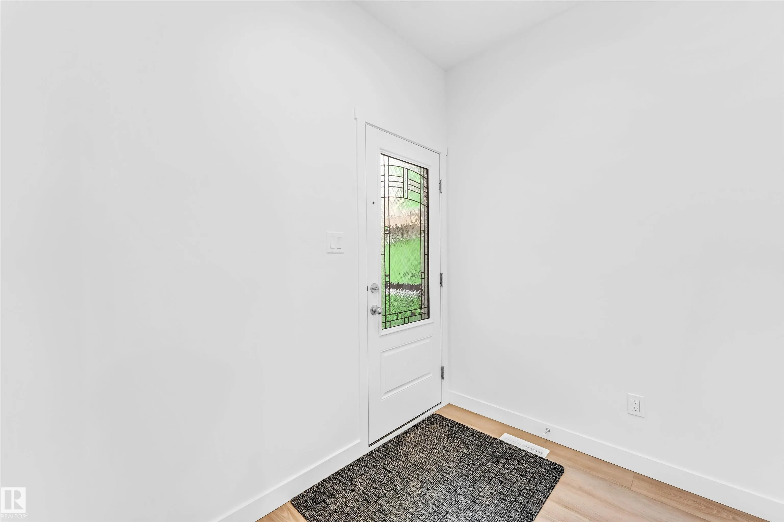 1216 13 Ave