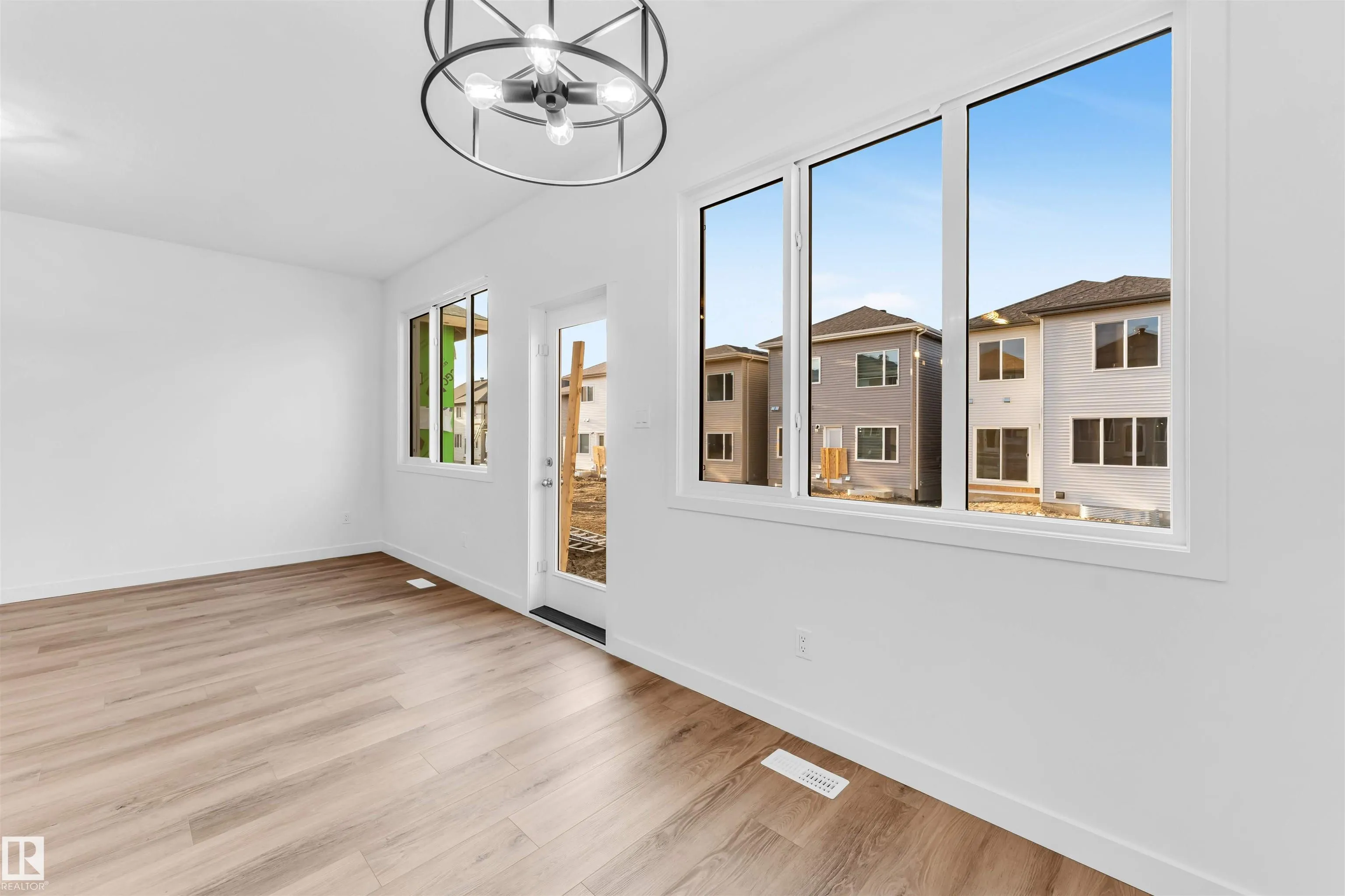 1216 13 Ave