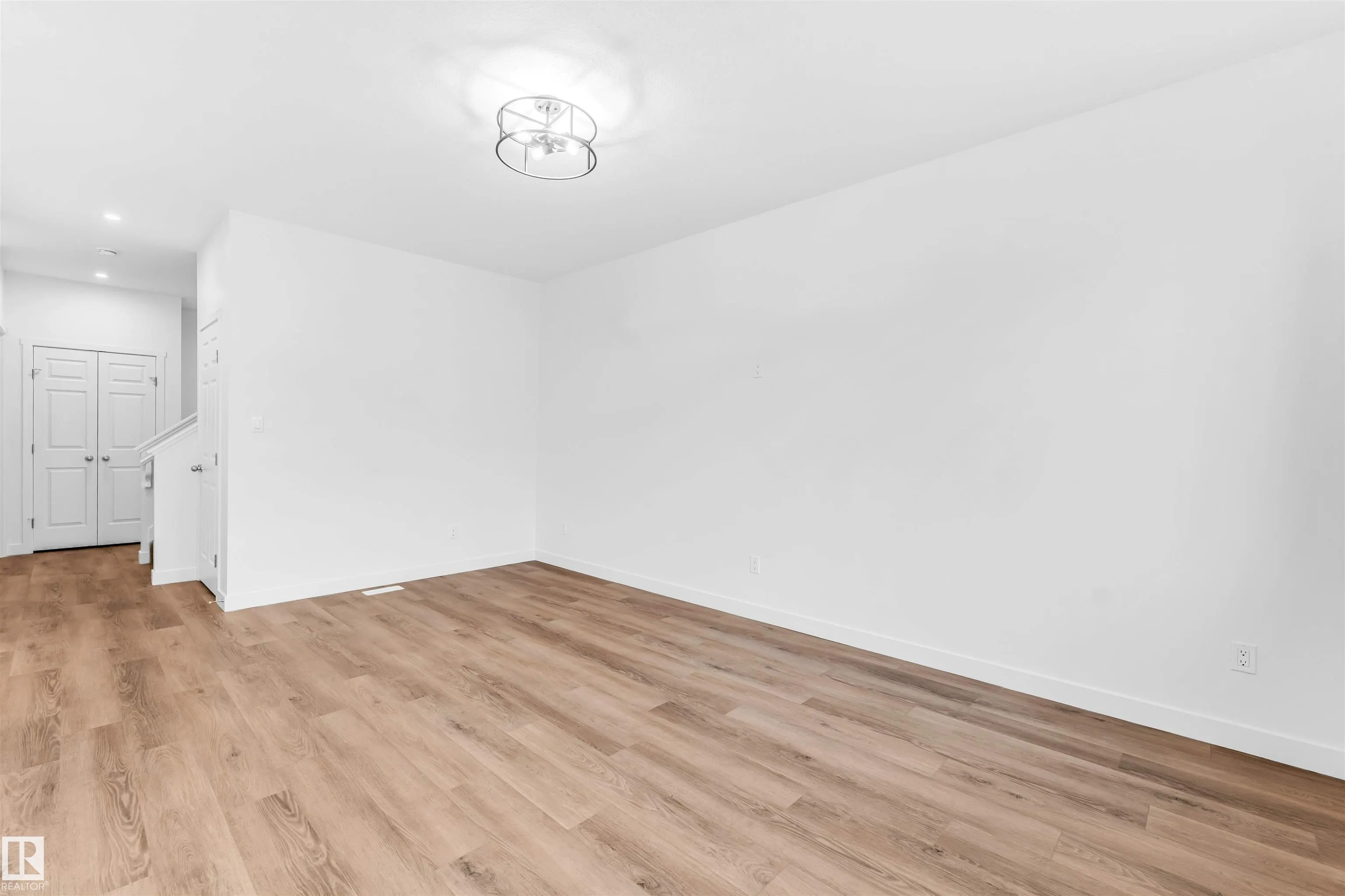 1216 13 Ave