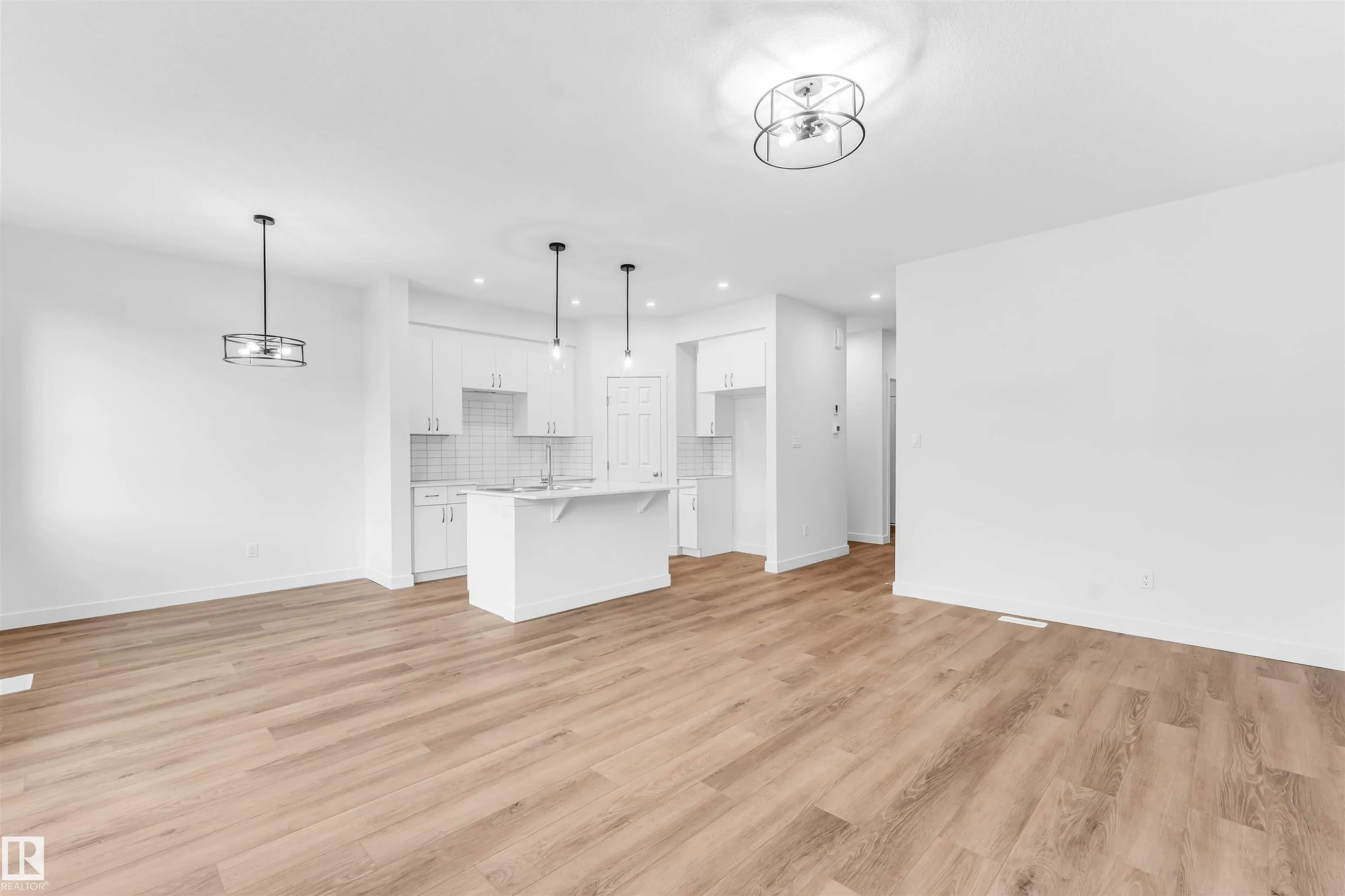 1216 13 Ave