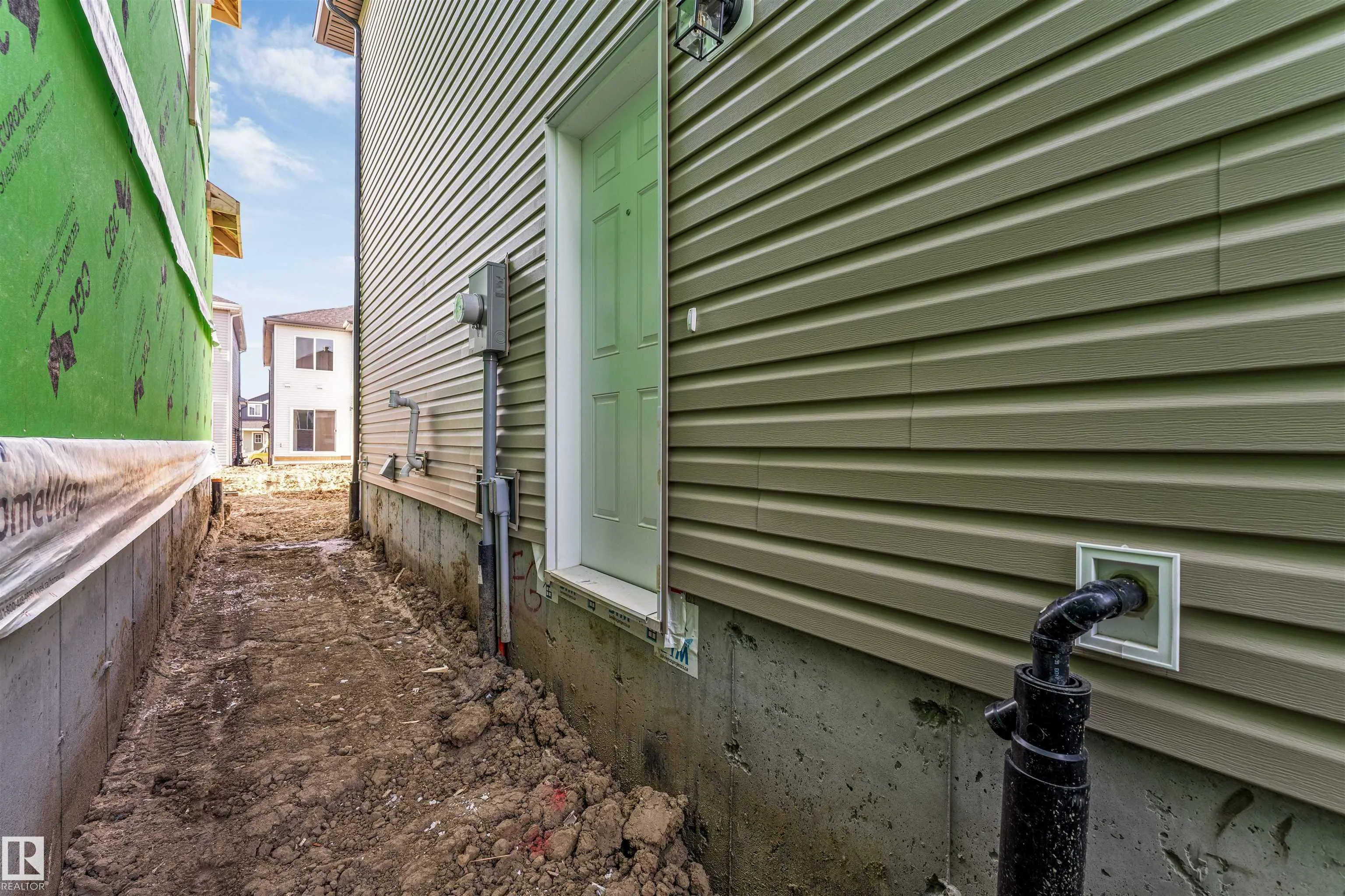 1216 13 Ave