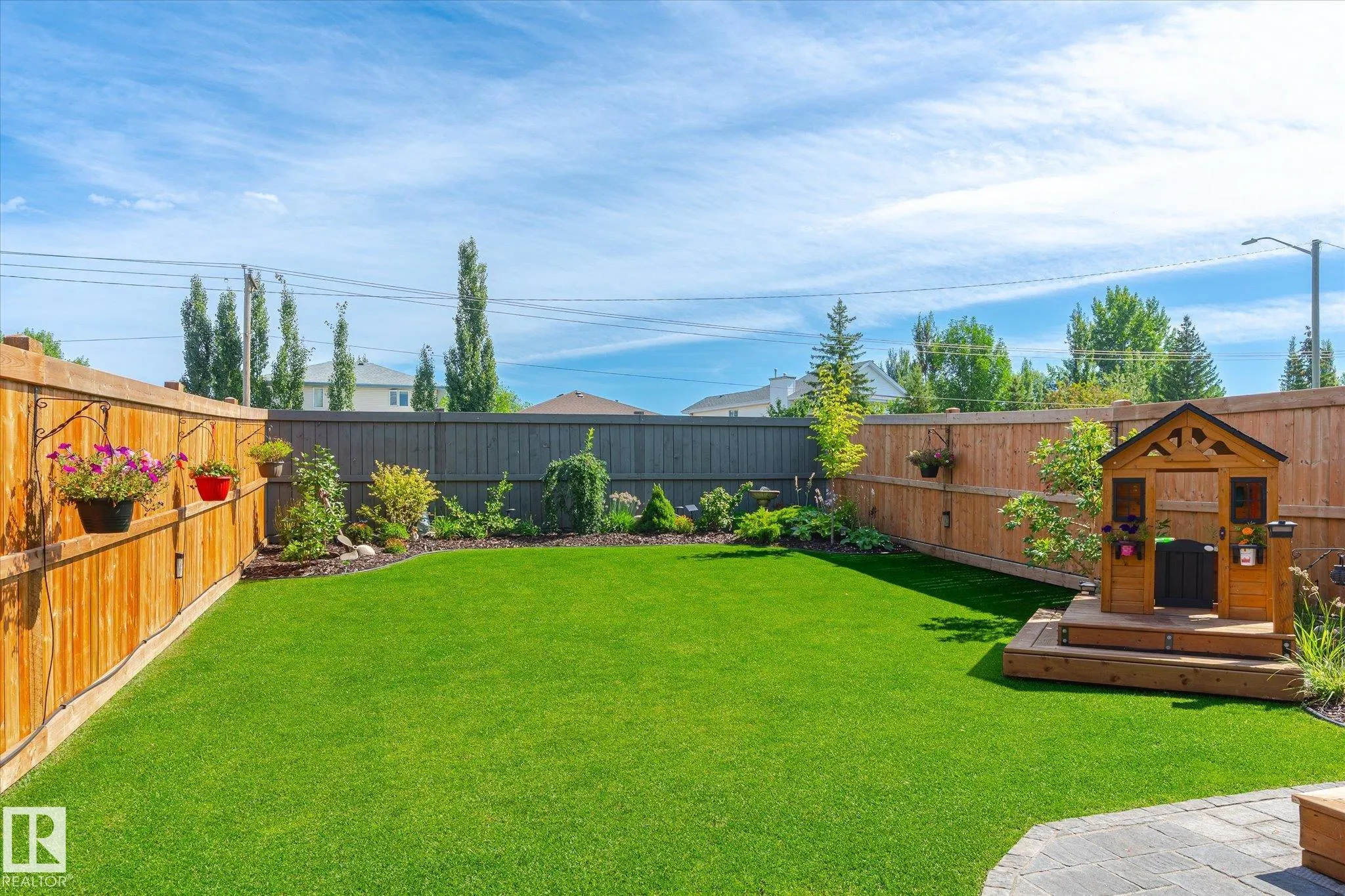 531 KLEINS Crescent