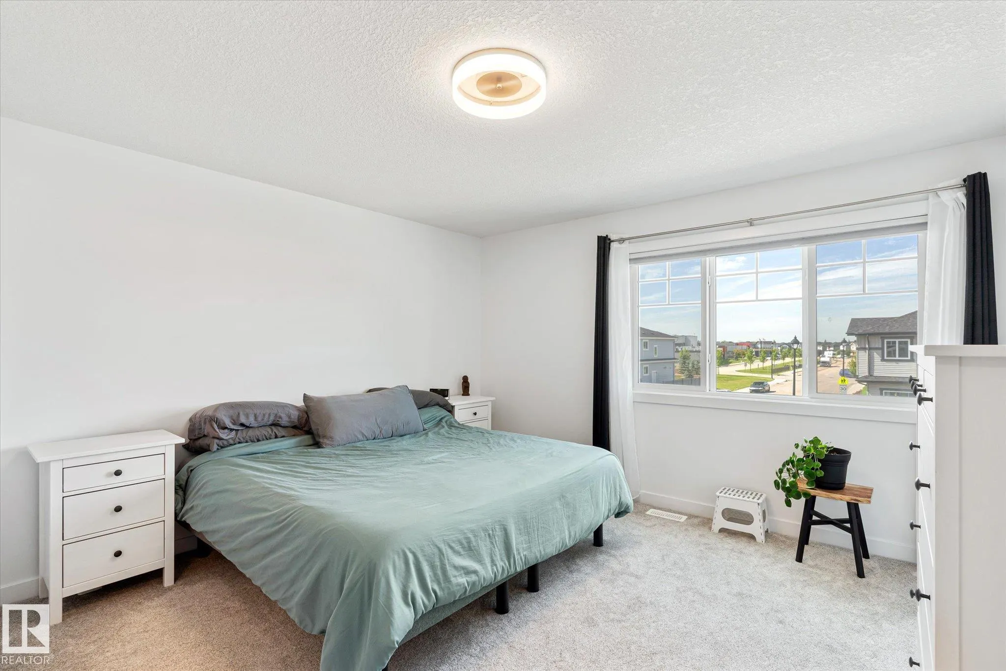 531 KLEINS Crescent