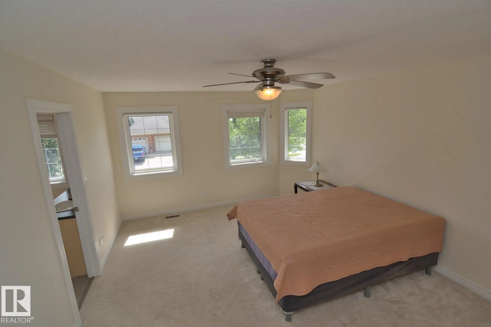 60 LAURALCREST Place