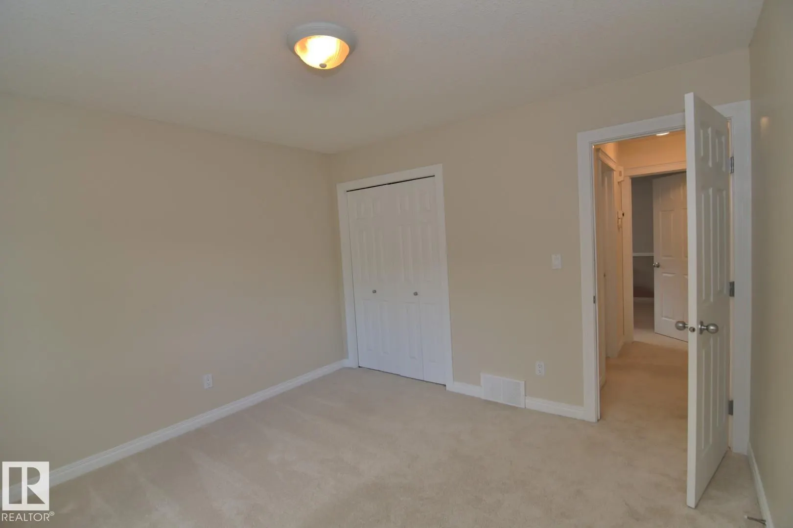 60 LAURALCREST Place