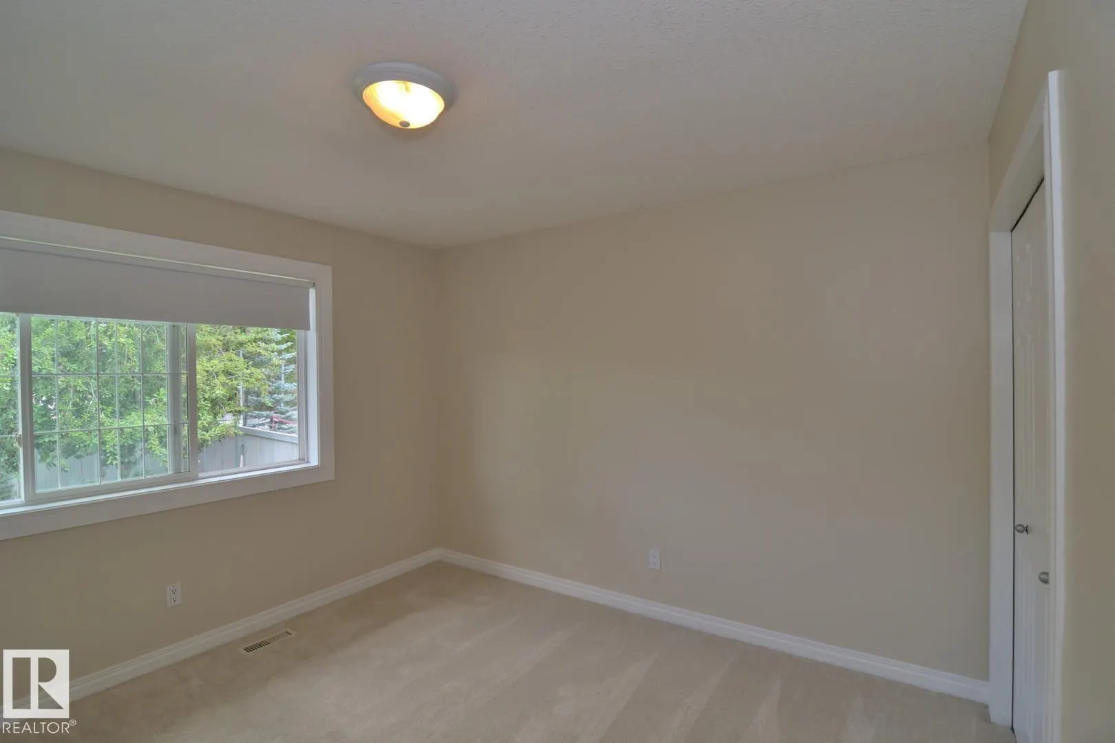 60 LAURALCREST Place