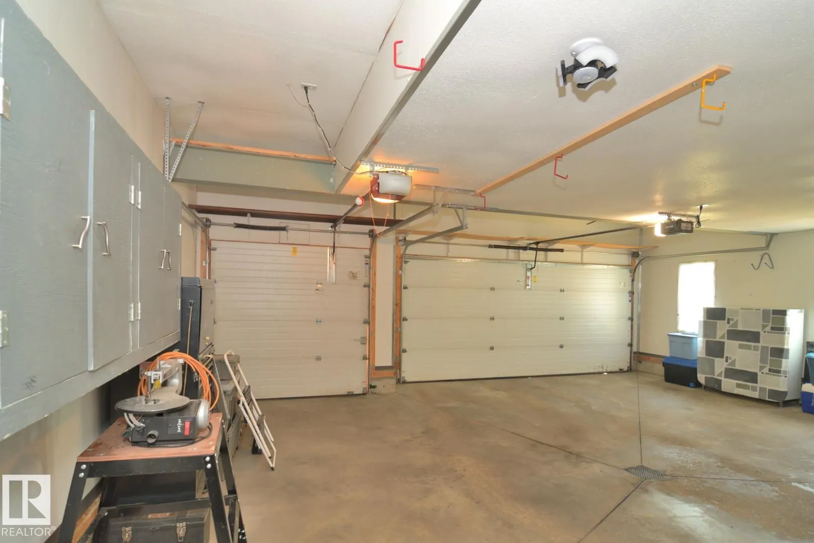 60 LAURALCREST Place