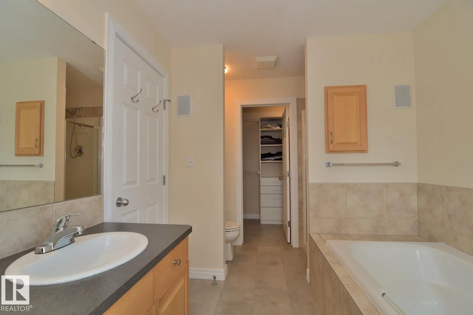 60 LAURALCREST Place