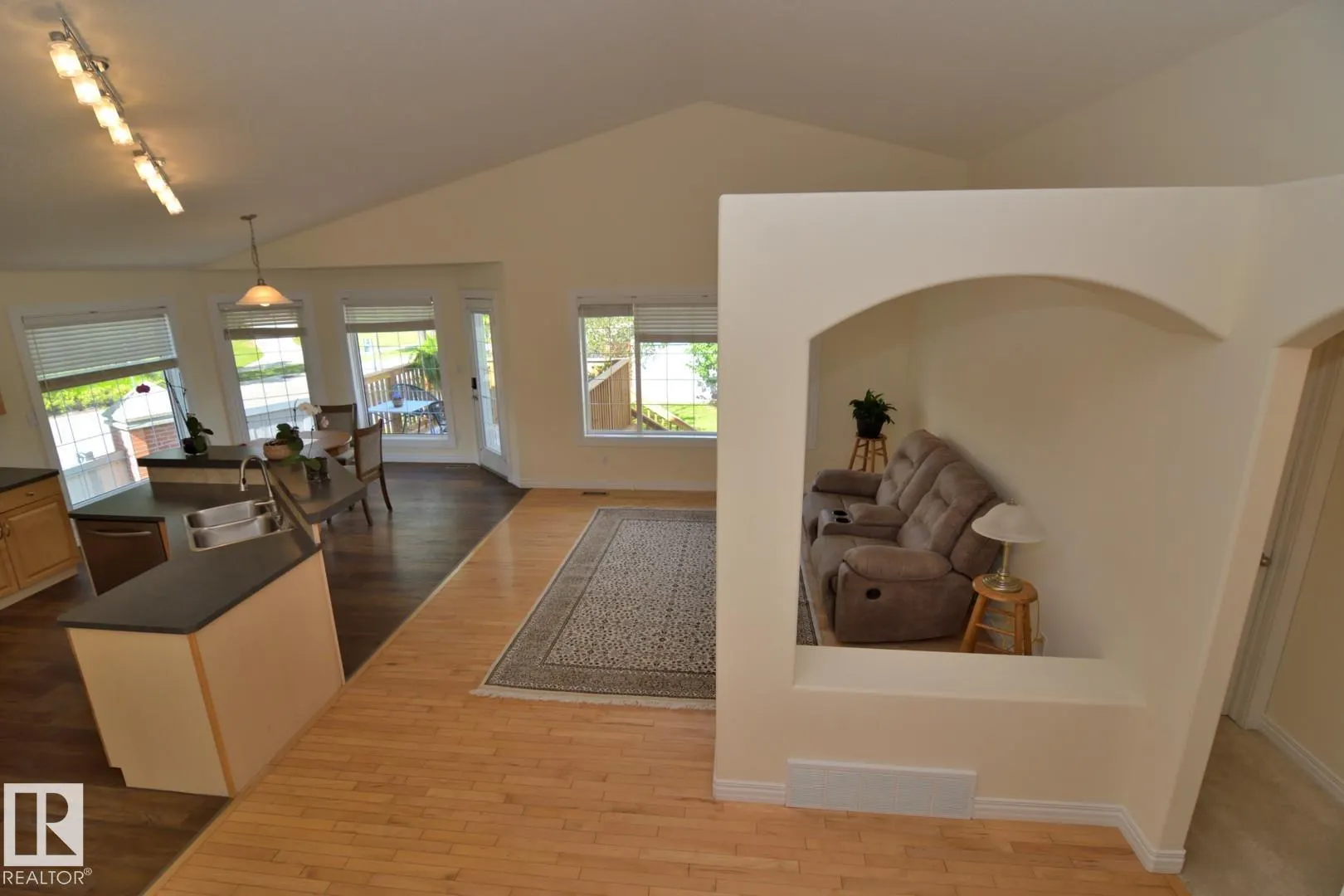60 LAURALCREST Place