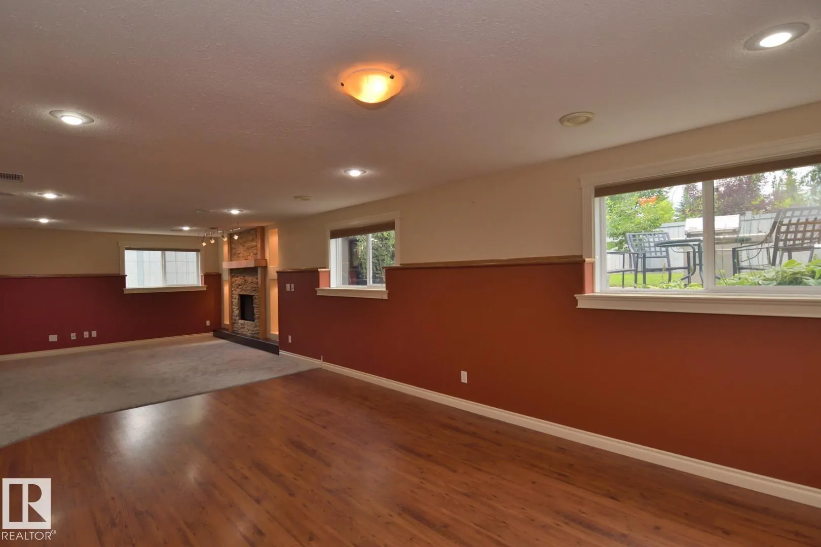 60 LAURALCREST Place