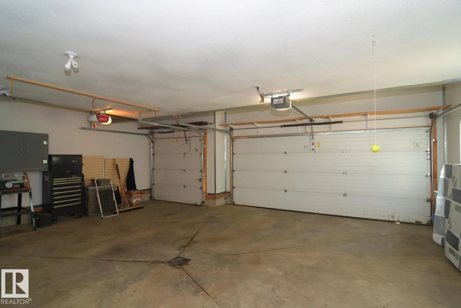 60 LAURALCREST Place