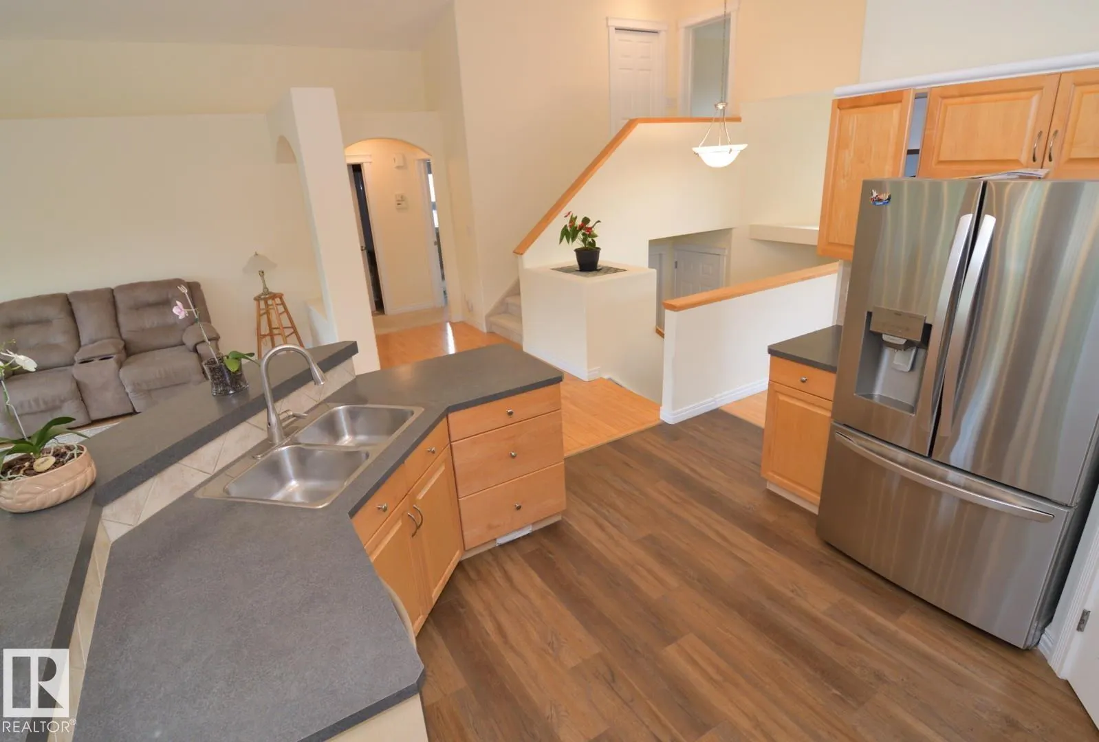 60 LAURALCREST Place