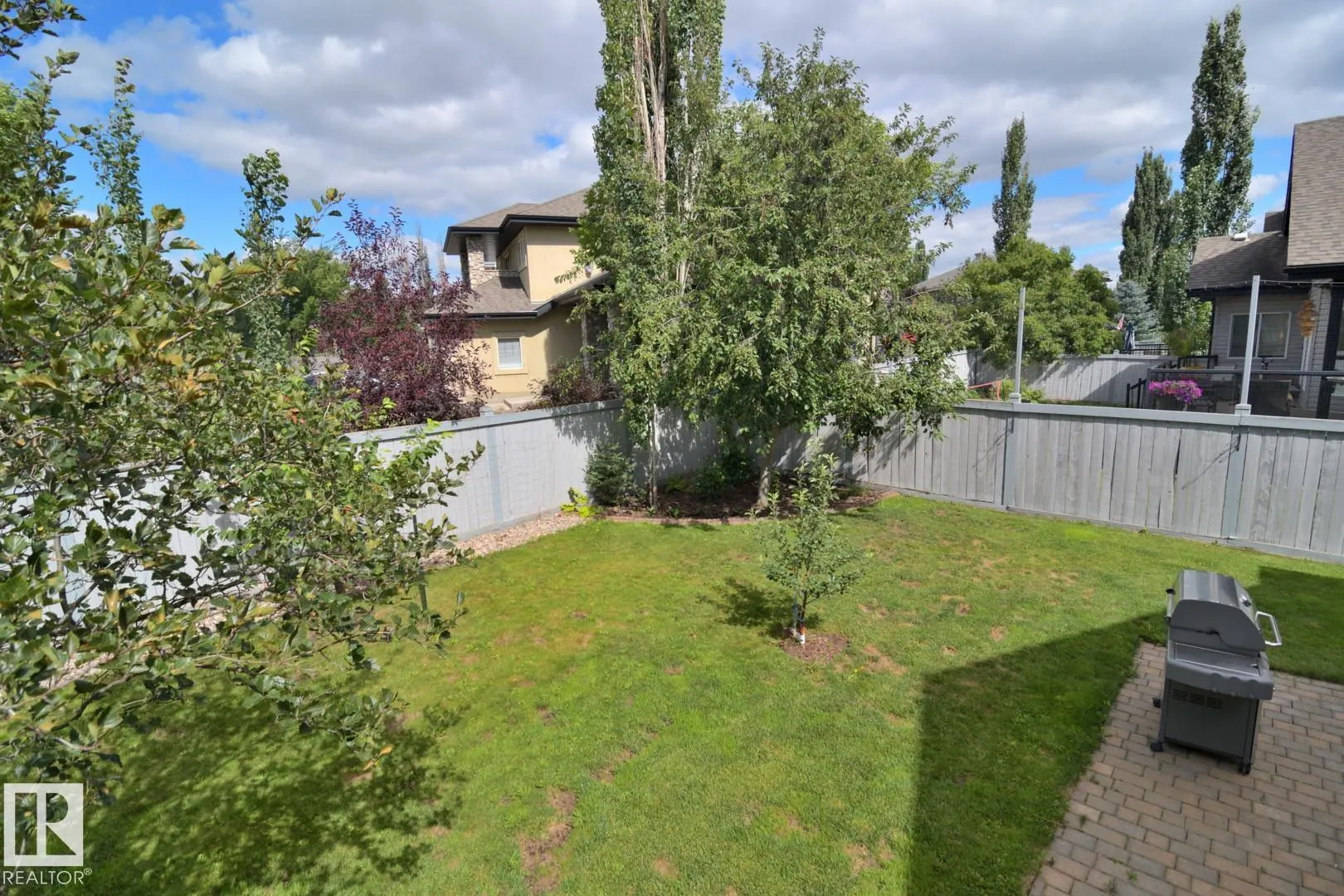 60 LAURALCREST Place