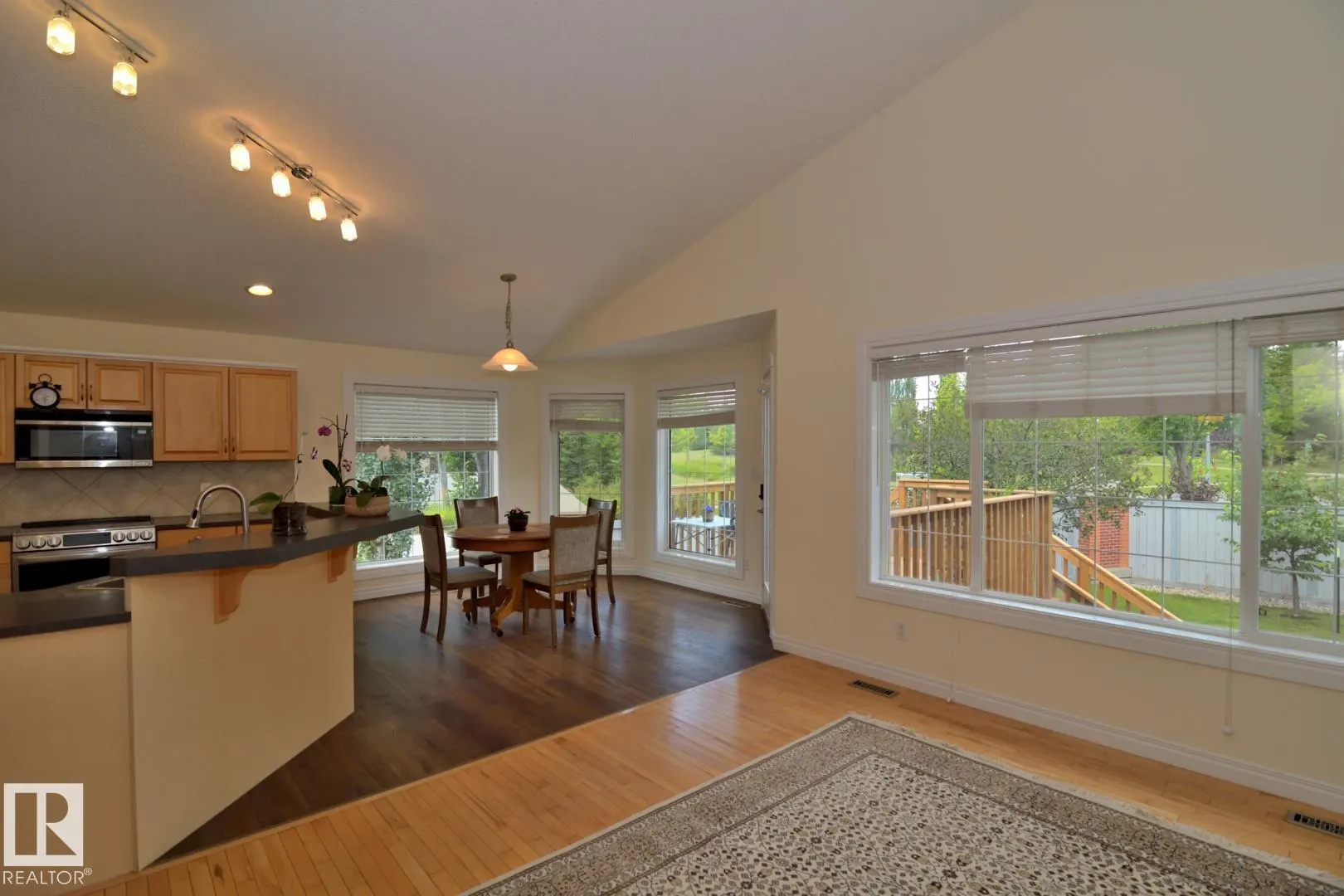60 LAURALCREST Place
