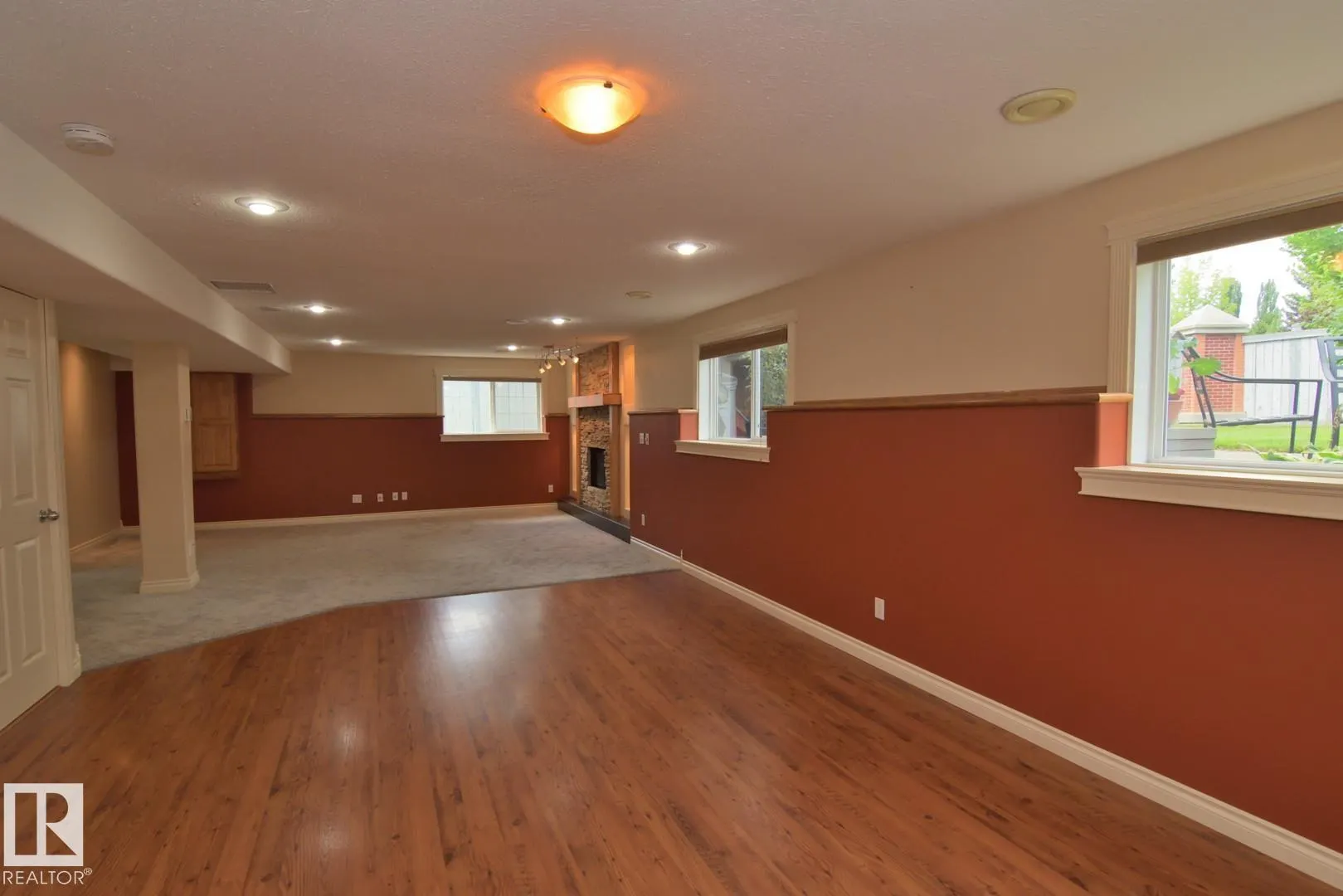 60 LAURALCREST Place