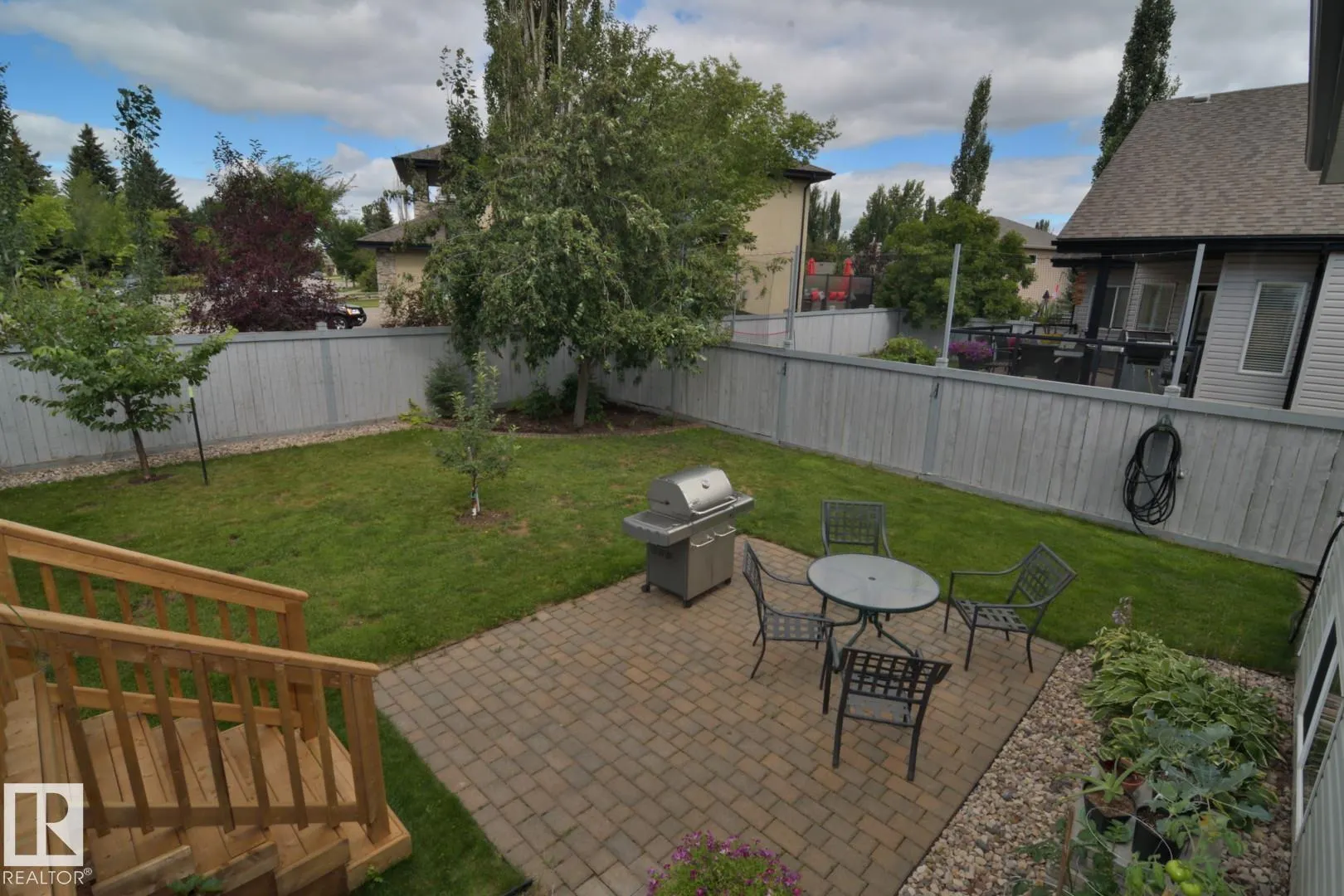 60 LAURALCREST Place