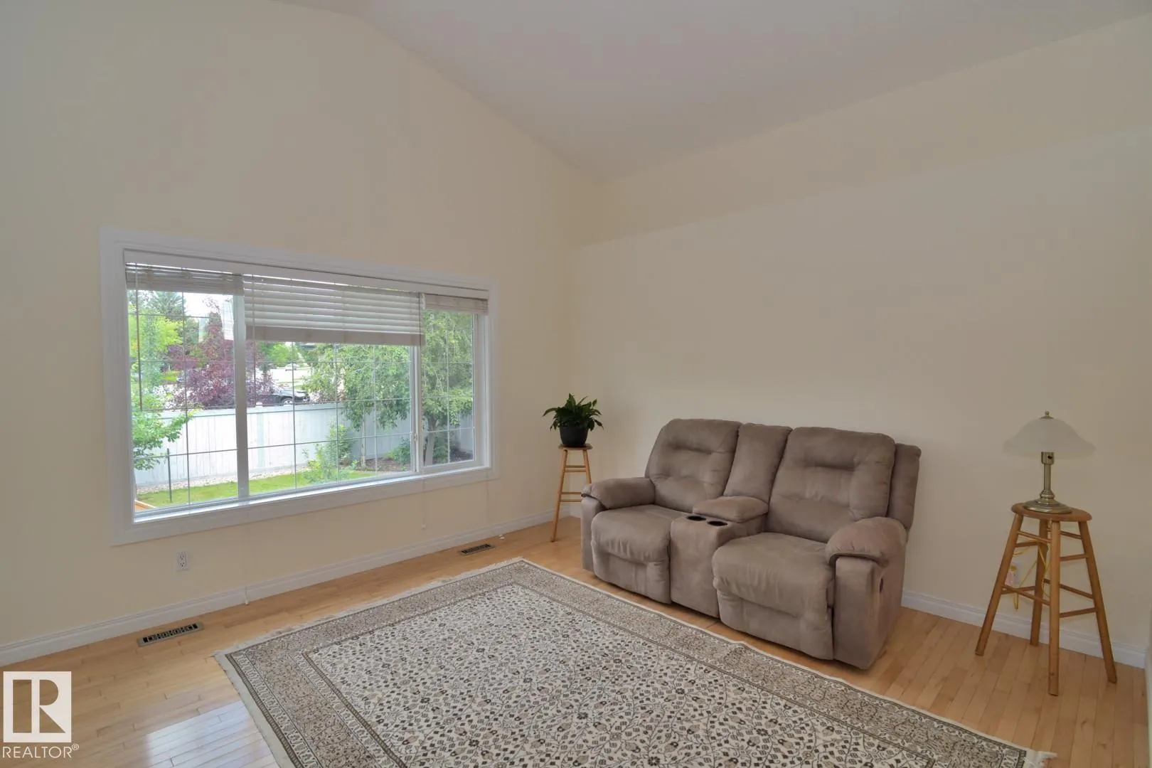 60 LAURALCREST Place