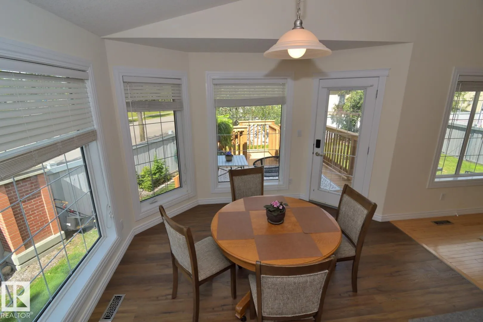 60 LAURALCREST Place