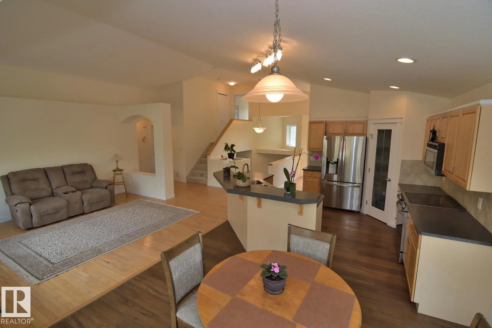 60 LAURALCREST Place