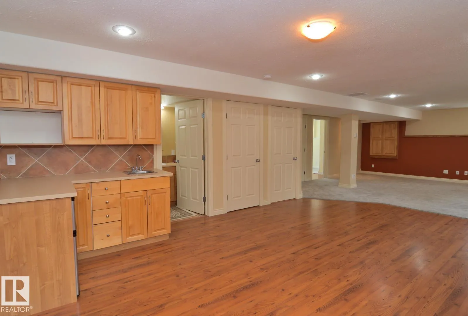 60 LAURALCREST Place