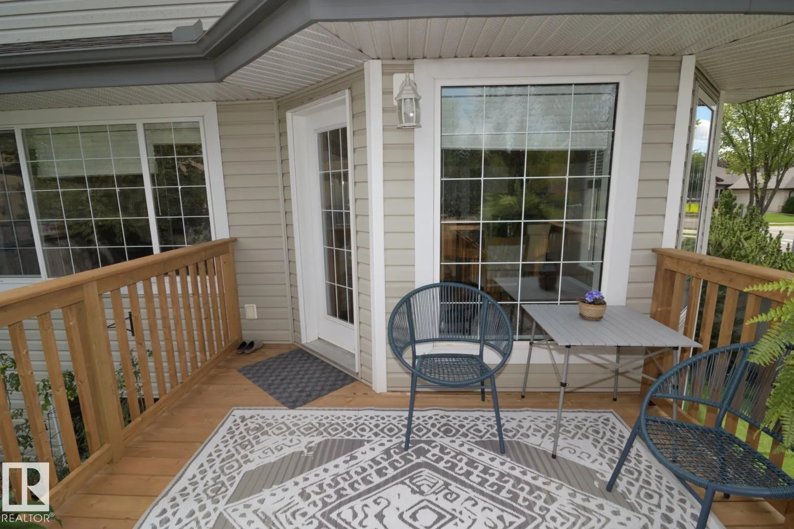 60 LAURALCREST Place