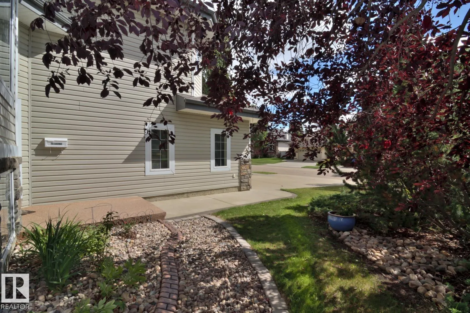 60 LAURALCREST Place