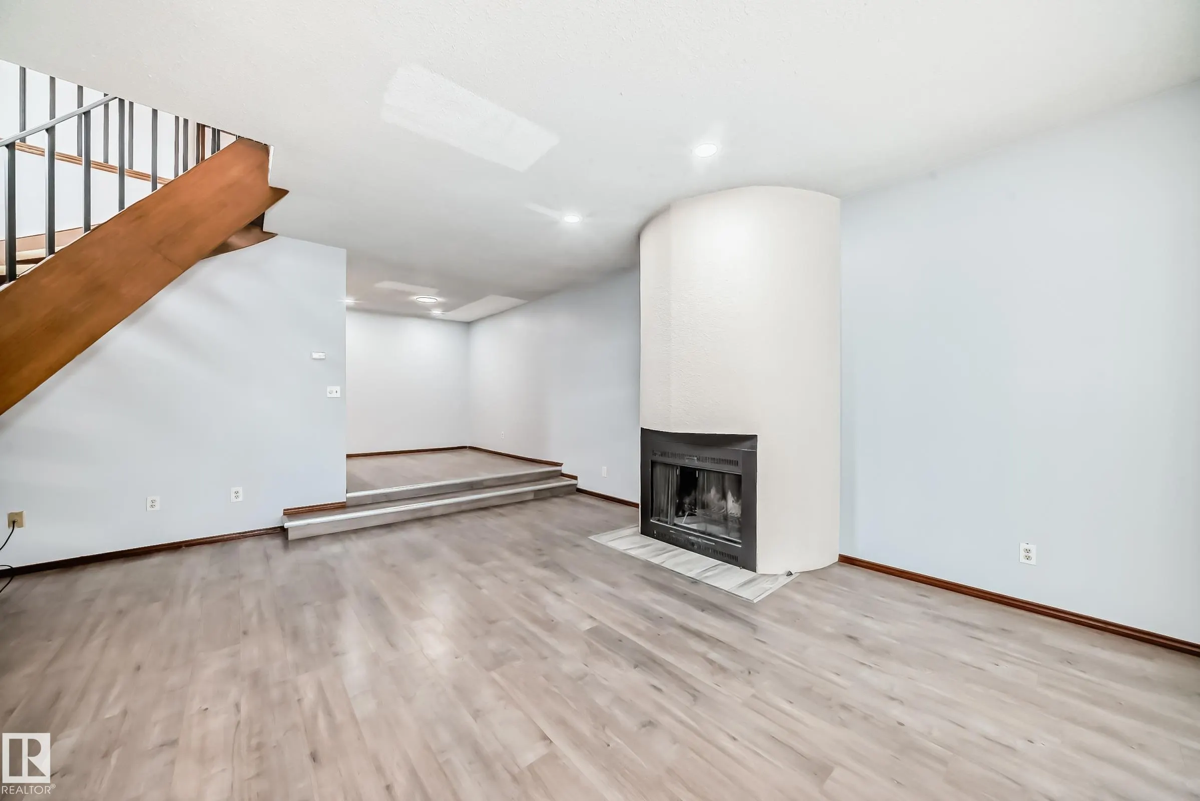 12247 12249 91 Street