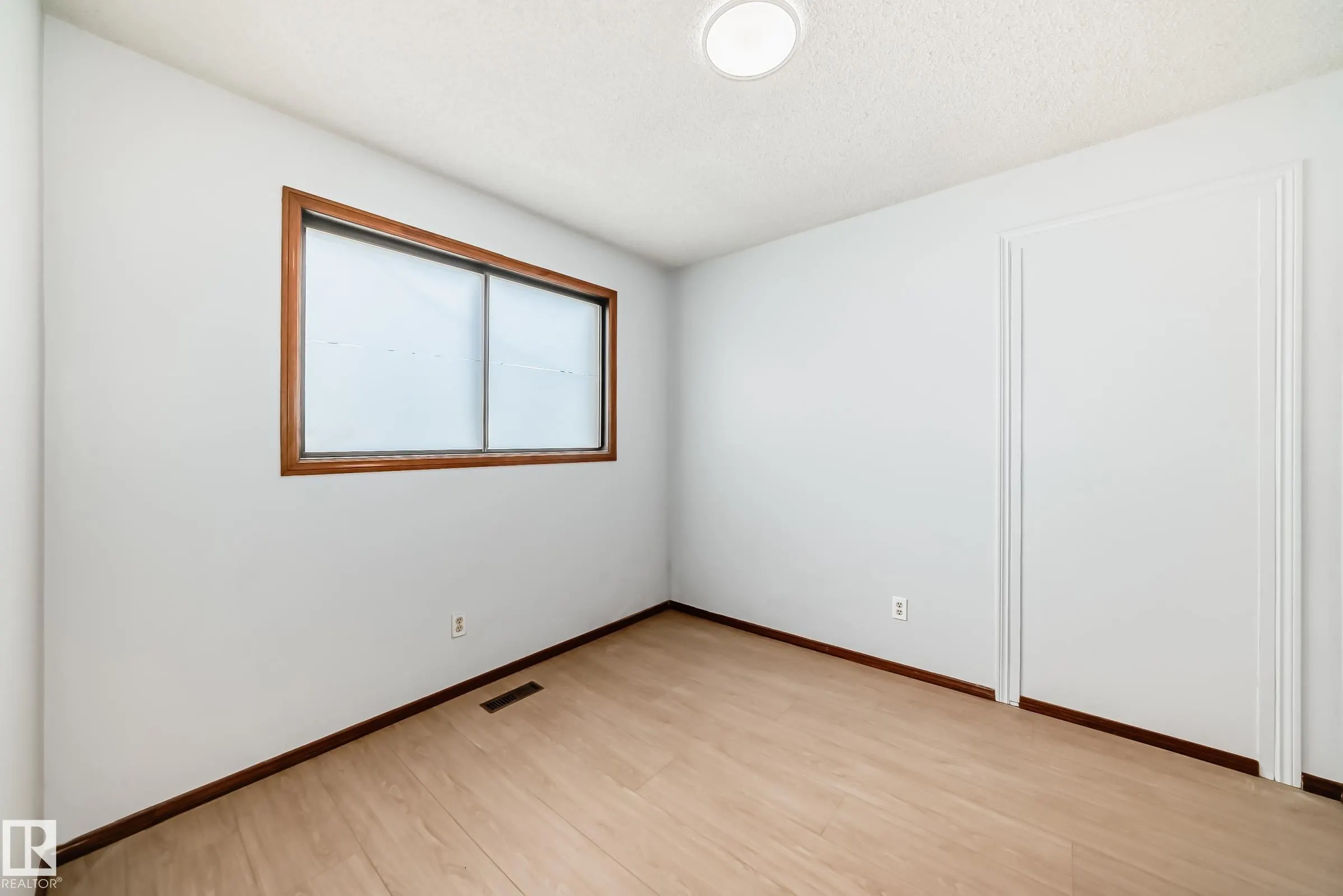 12247 12249 91 Street