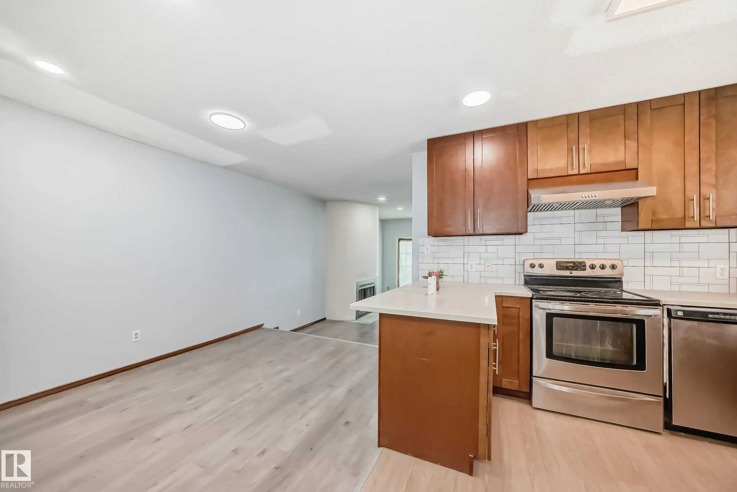 12247 12249 91 Street
