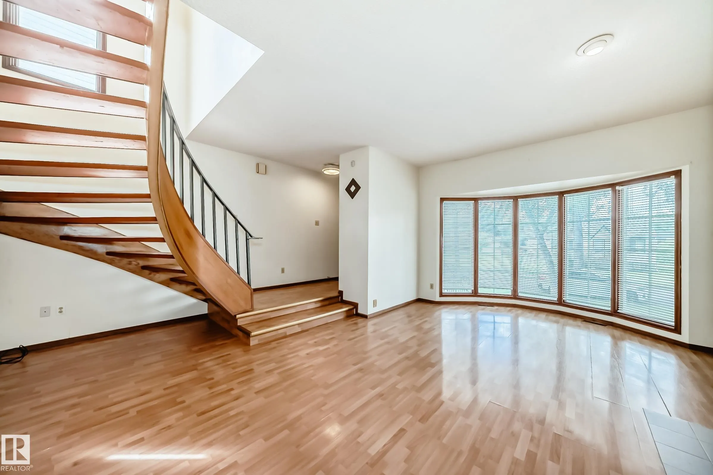 12247 12249 91 Street
