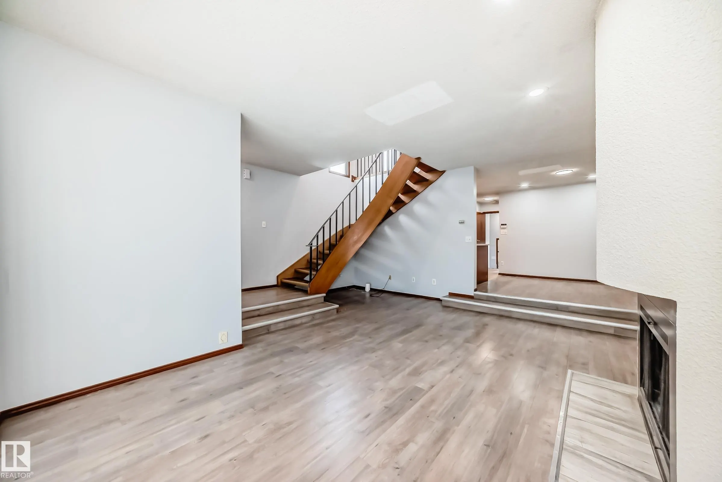 12247 12249 91 Street