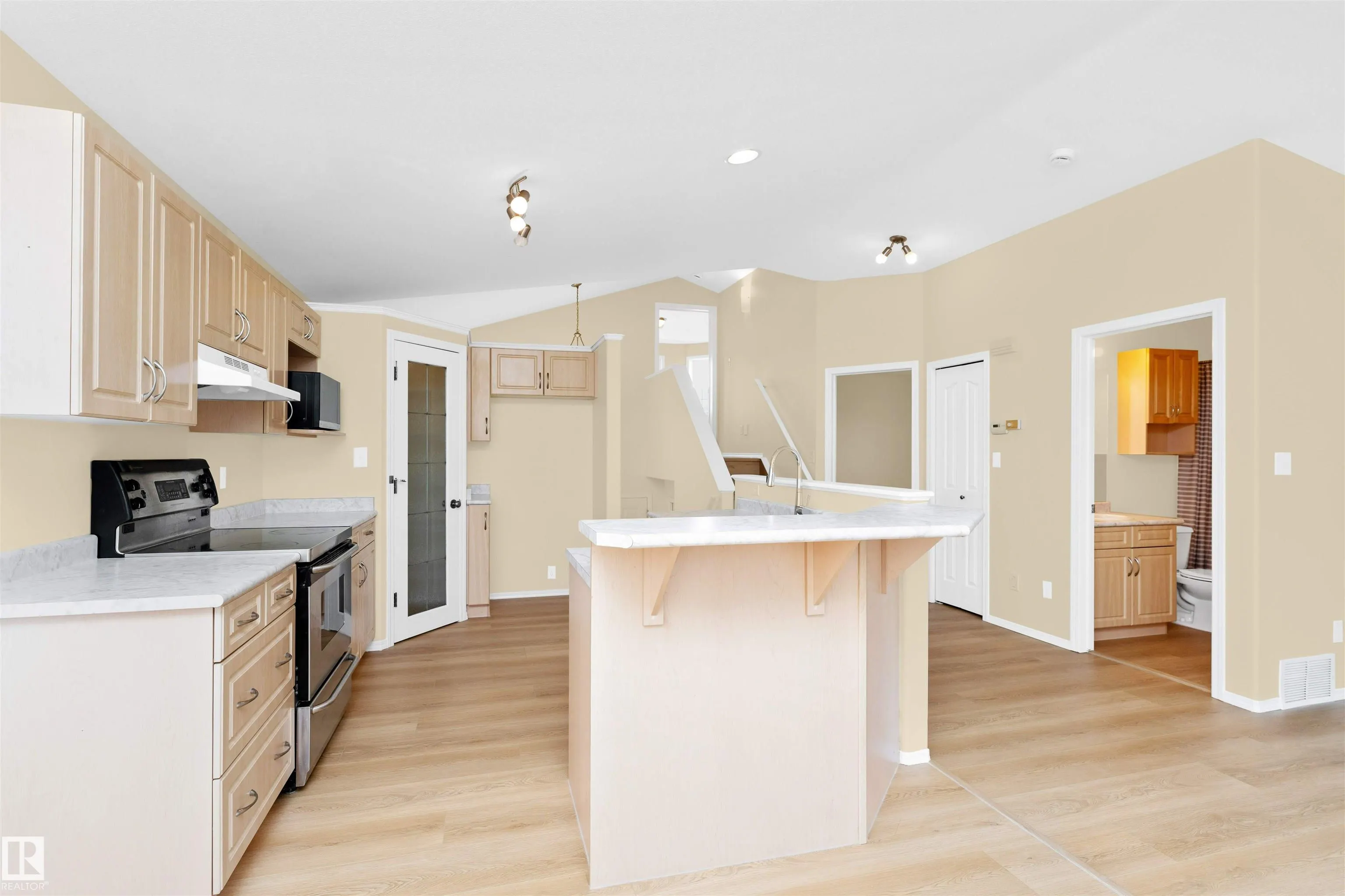 244 FOXBORO Crescent