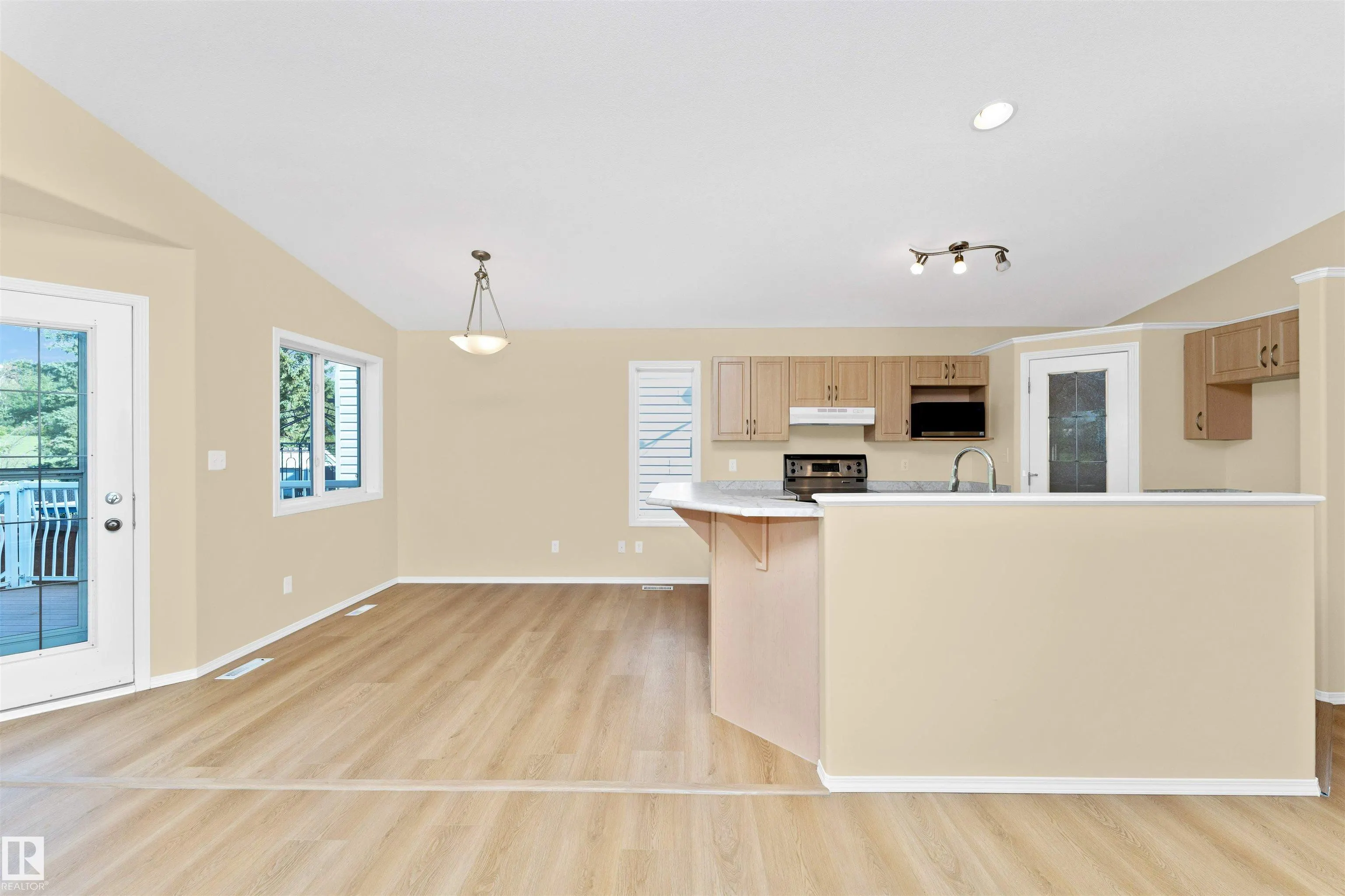 244 FOXBORO Crescent