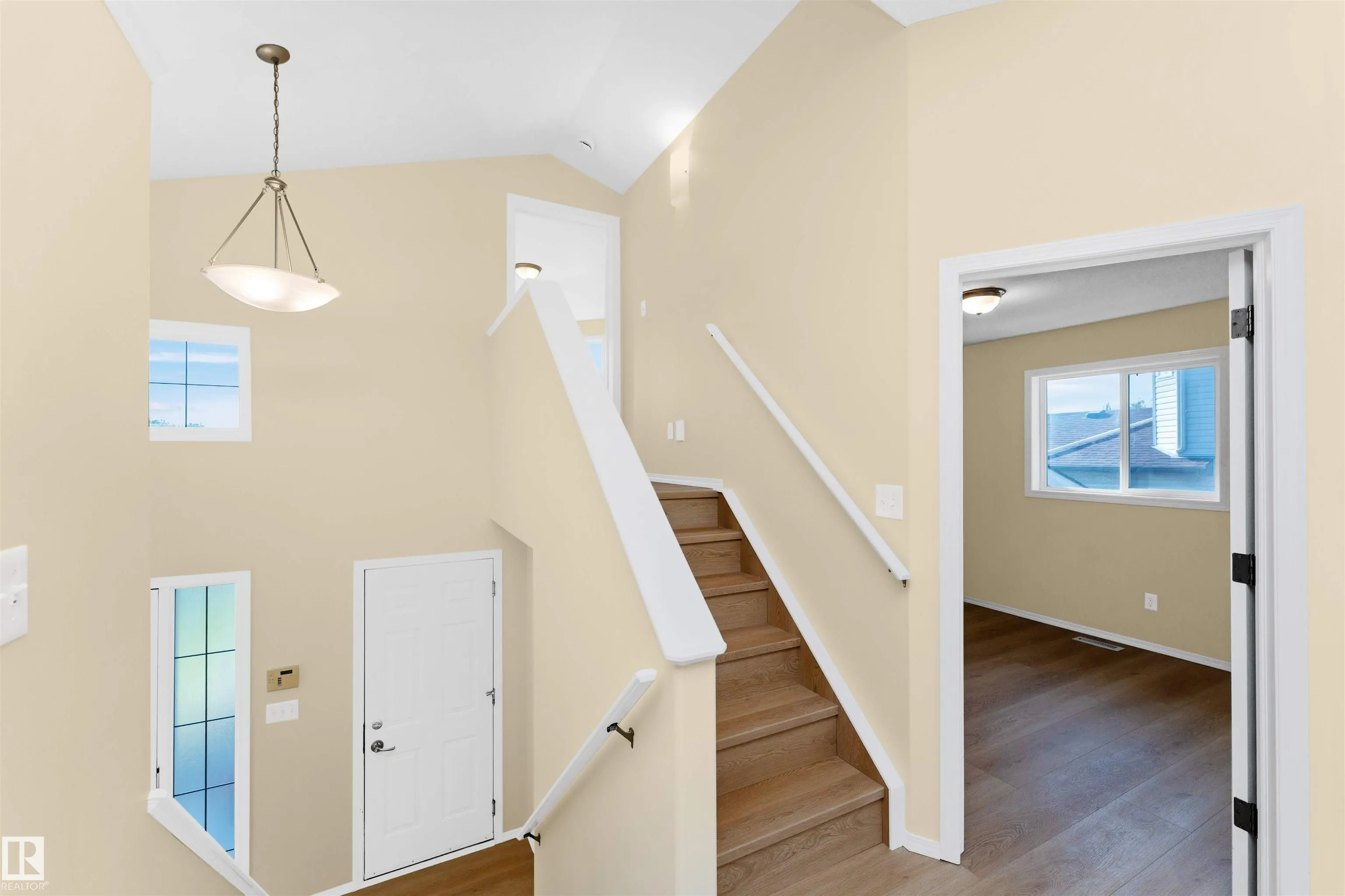 244 FOXBORO Crescent