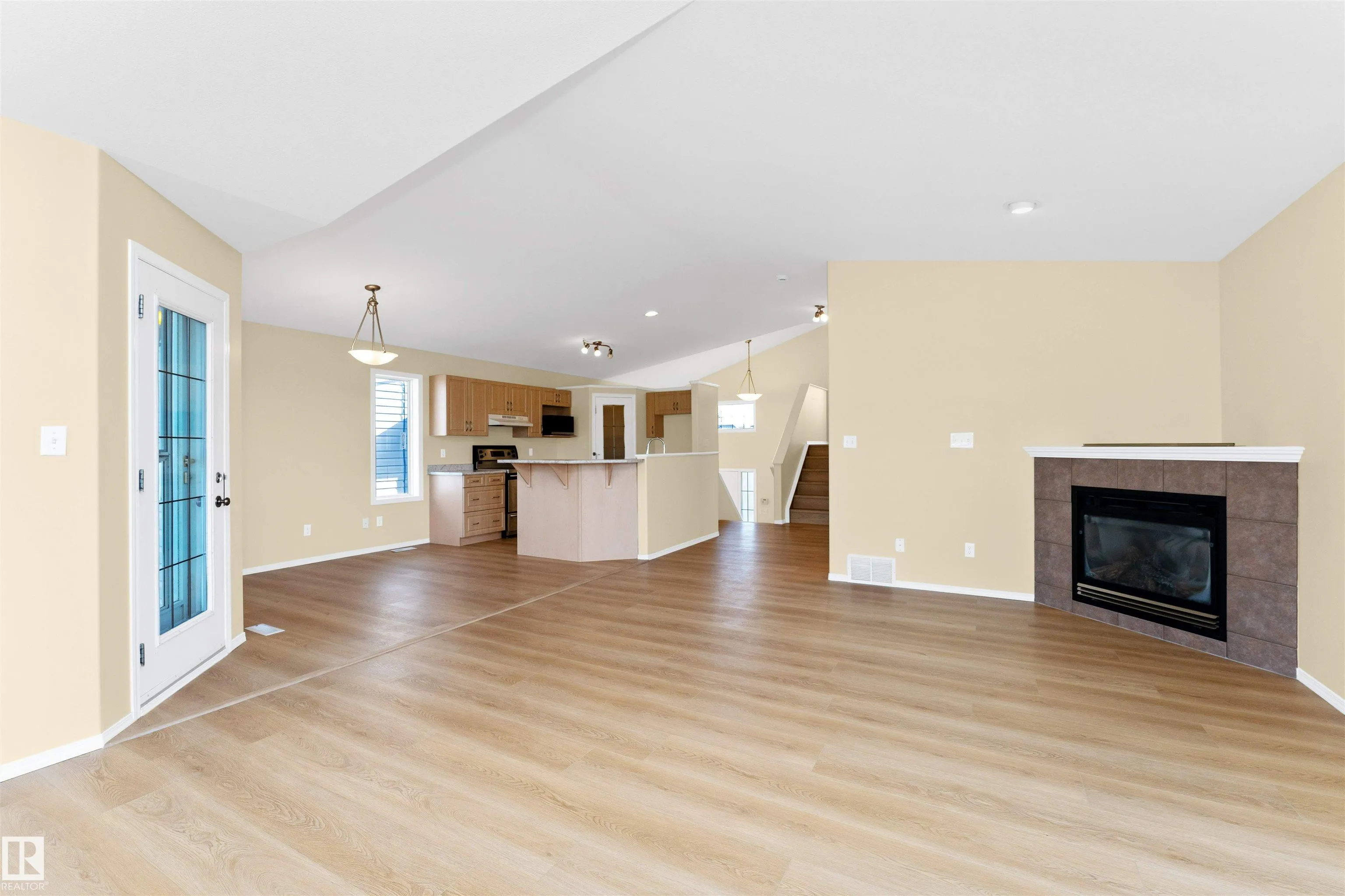 244 FOXBORO Crescent